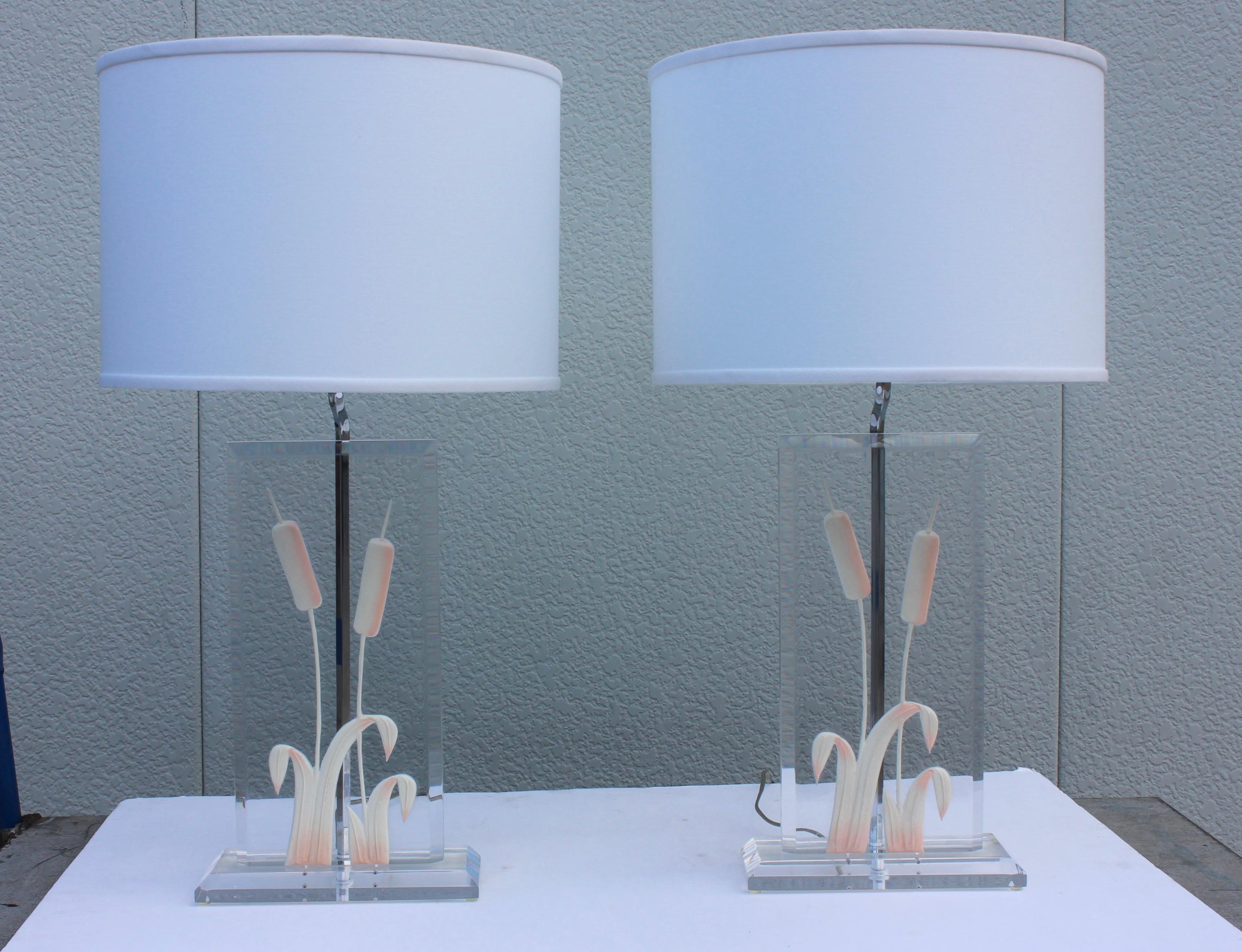Mid-Century Modern Lampes de table italiennes en lucite des années 1970 en vente