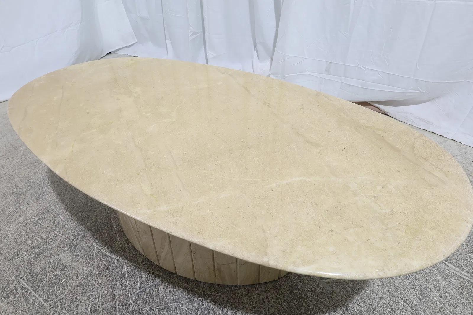 1970s Italian Marble Coffee Table With Faceted Base and Oval Top For Sale 1