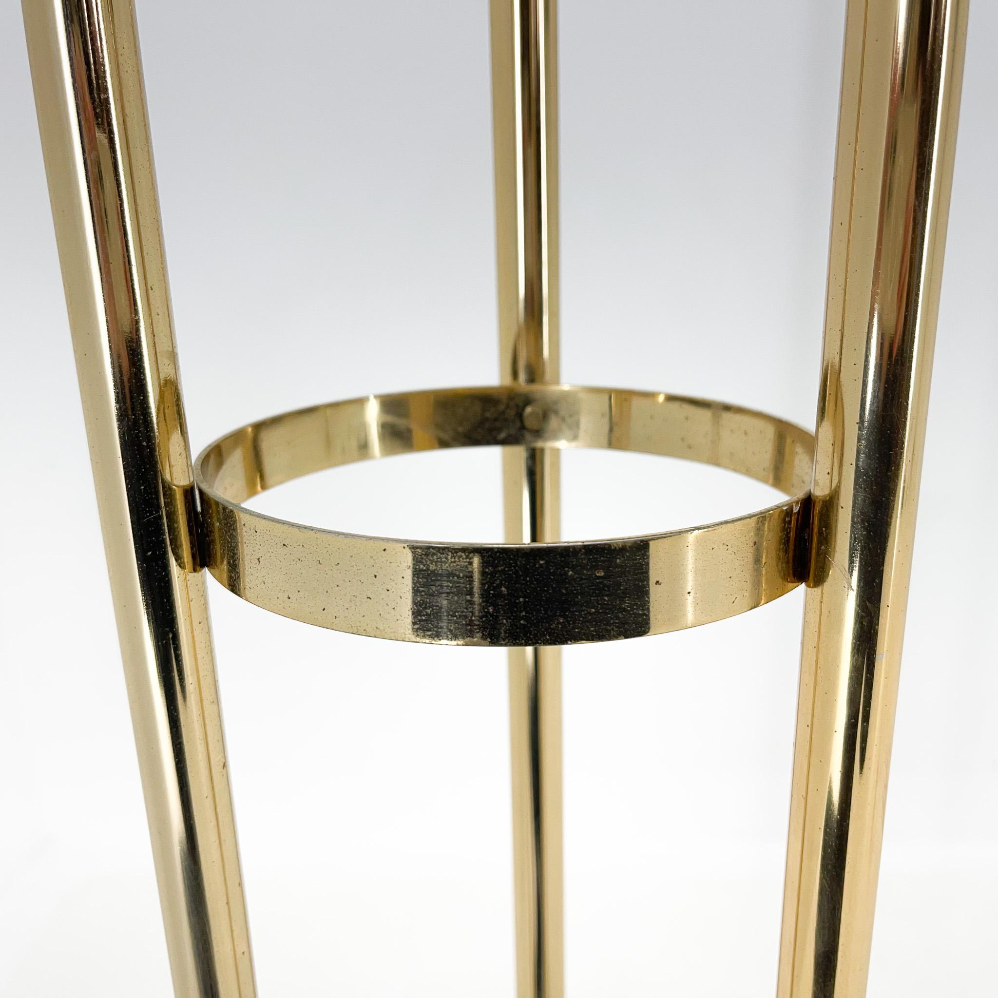 Métal Lampadaire italien en métal et verre des années 1970 en vente