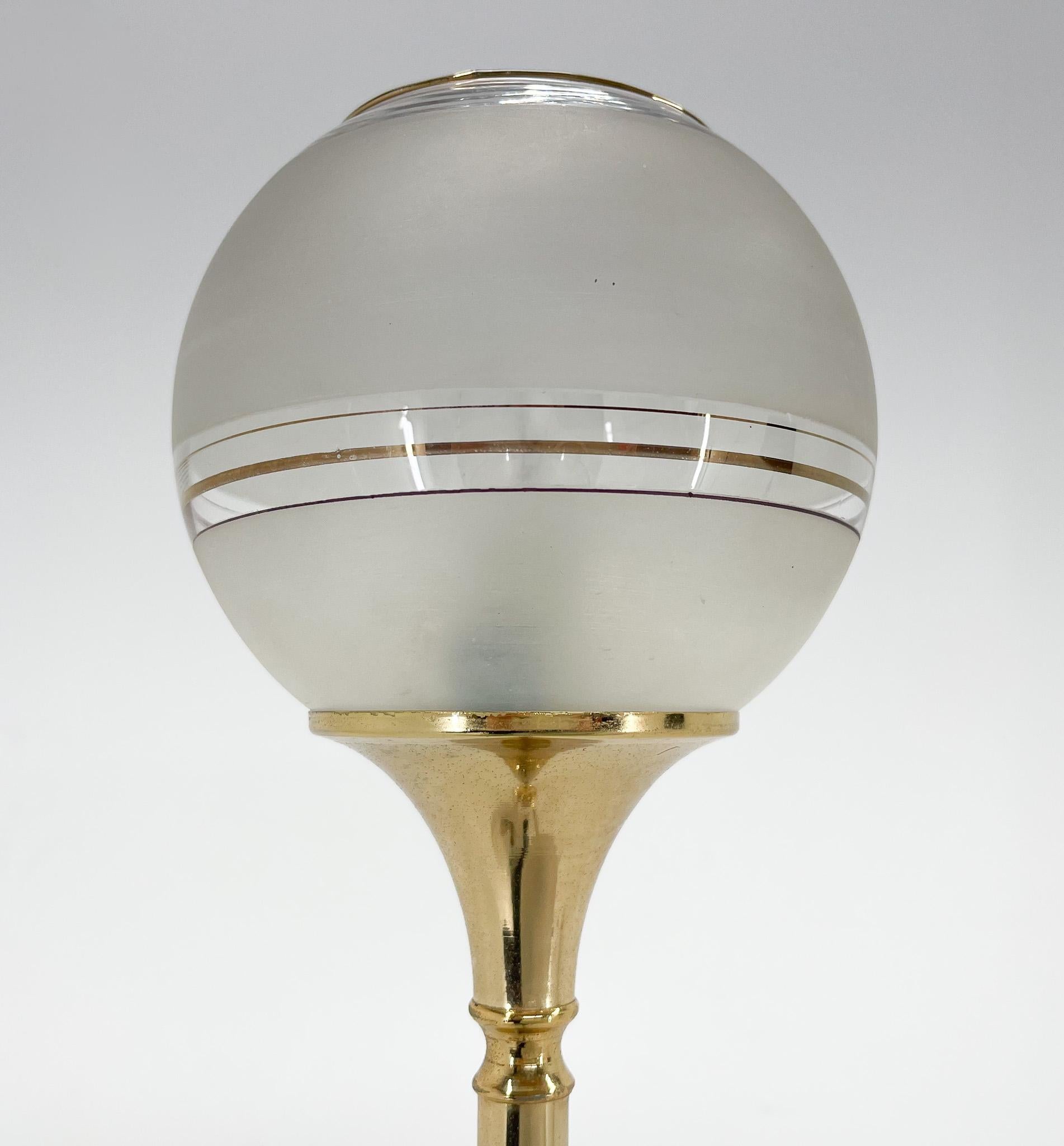 Lampadaire italien en métal et verre des années 1970 en vente 2