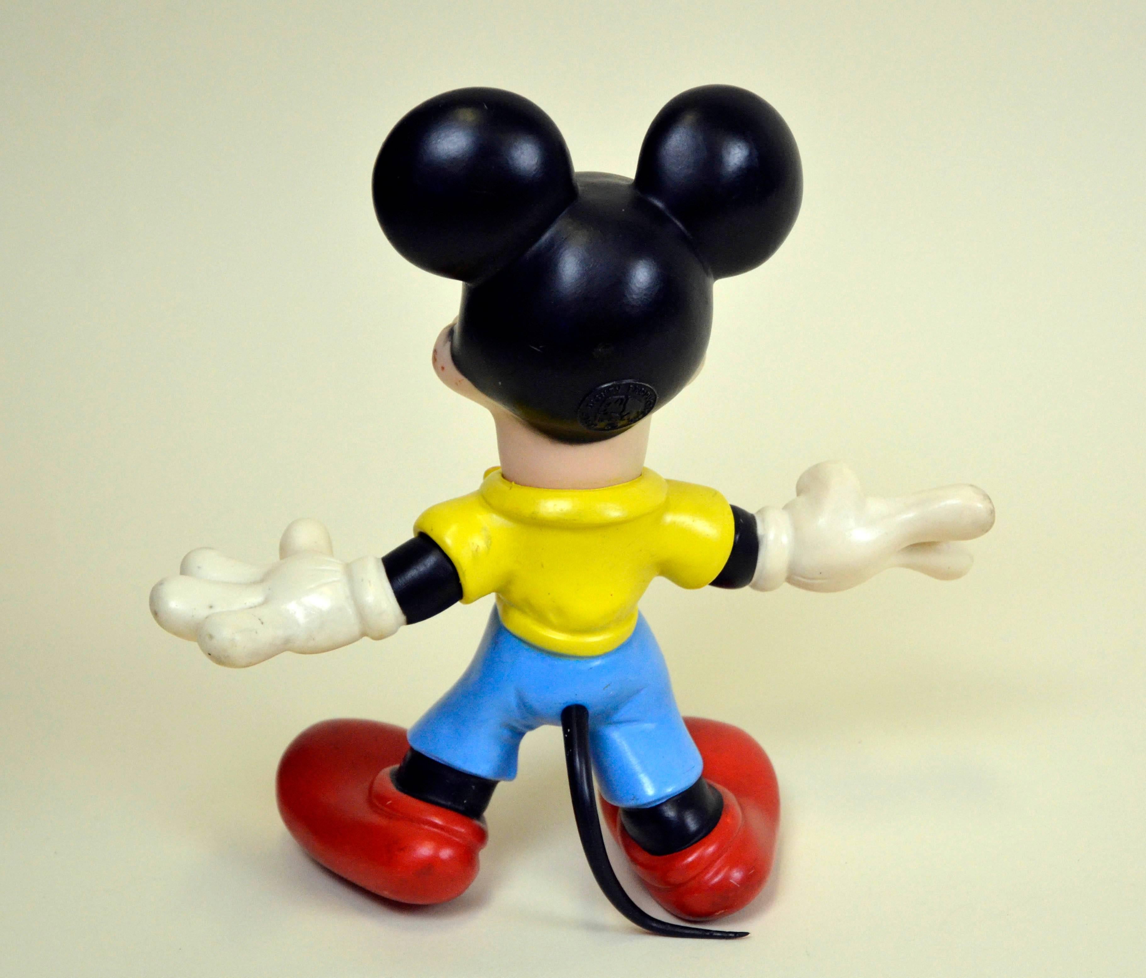 1970s Italian Mickey Mouse Rubber Toy with Movable Arms and Tail for Disney (Moderne der Mitte des Jahrhunderts)