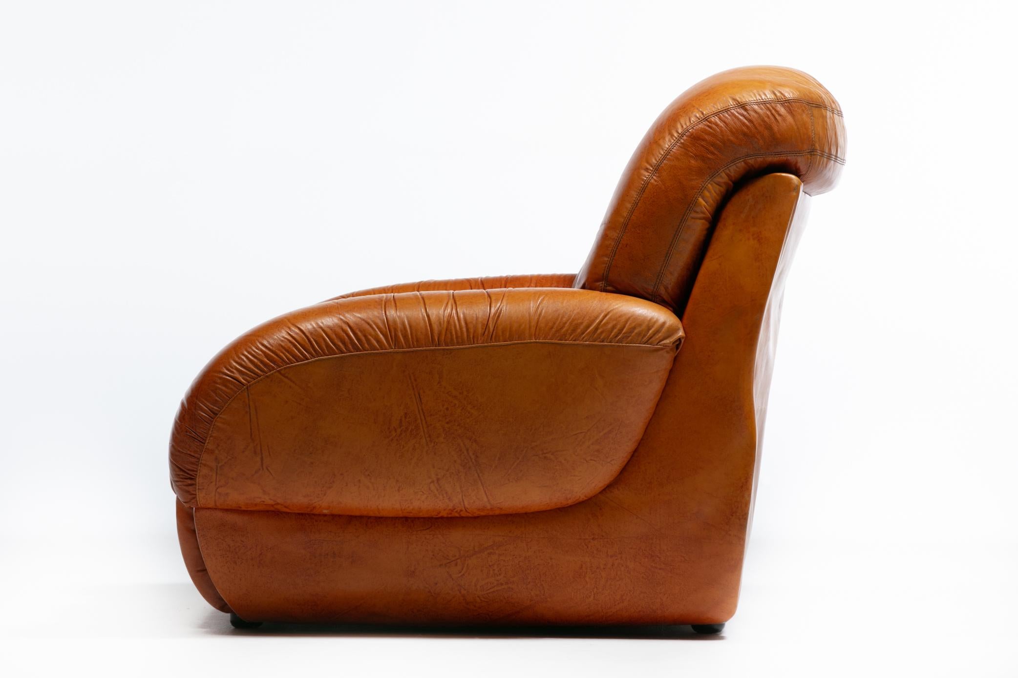 1970s Italian Mid Century Modern Plush Carmel Leather Club Chairs For Sale 5