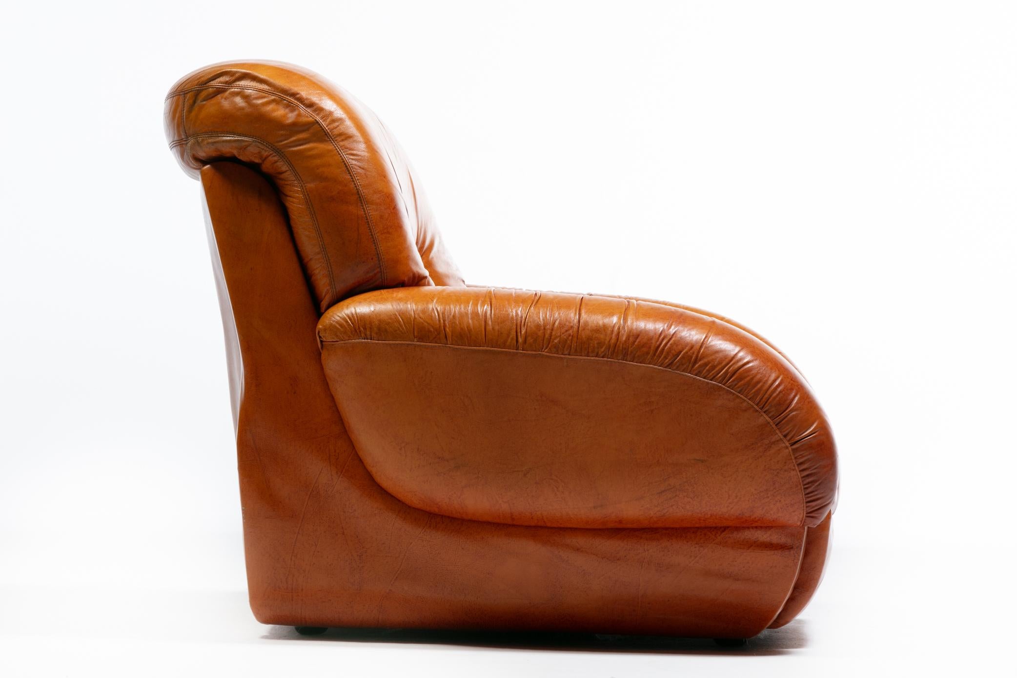 1970s Italian Mid Century Modern Plush Carmel Leather Club Chairs For Sale 5