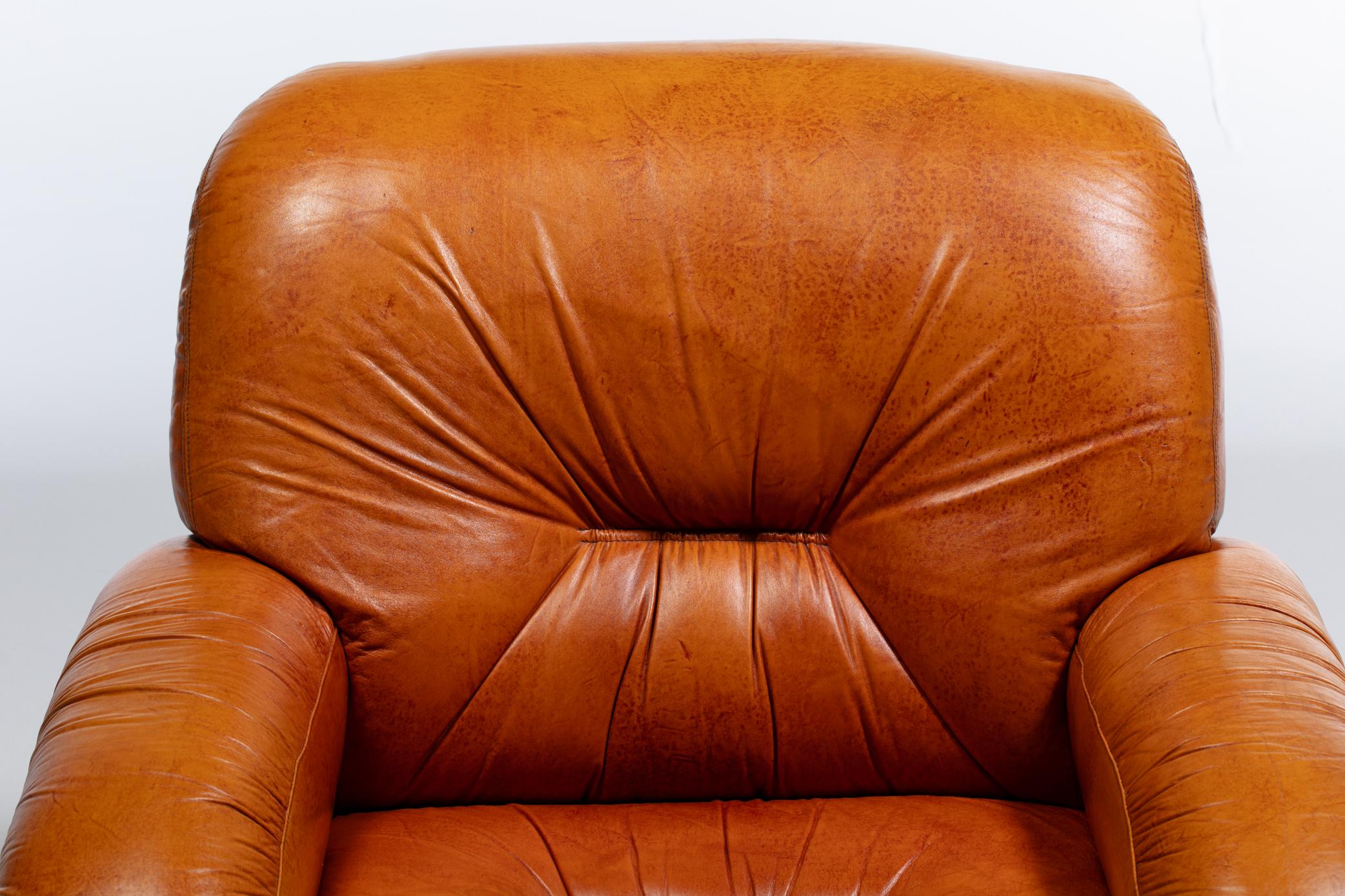 1970s Italian Mid Century Modern Plush Carmel Leather Club Chairs For Sale 9