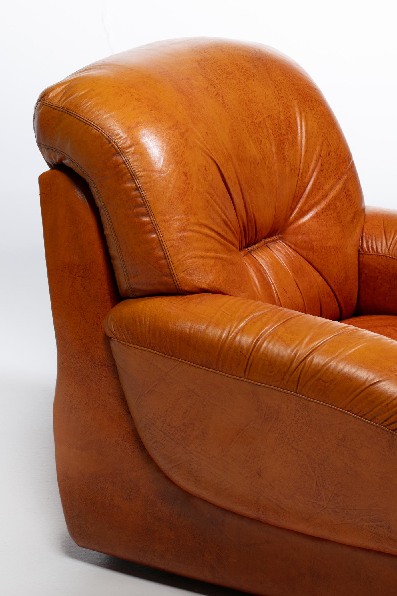 1970s Italian Mid Century Modern Plush Carmel Leather Club Chairs For Sale 10