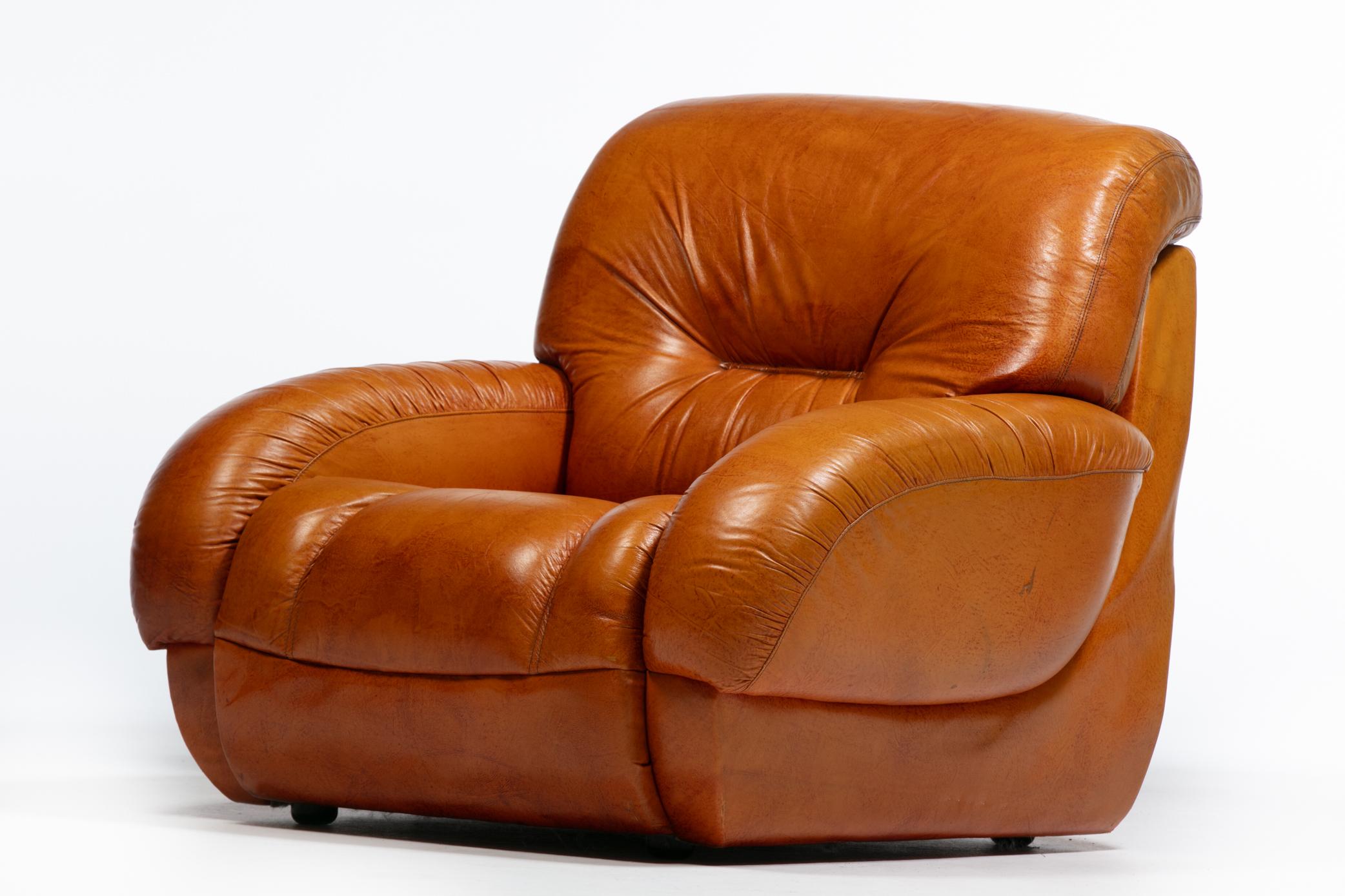 1970s Italian Mid Century Modern Plush Carmel Leather Club Chairs For Sale 10