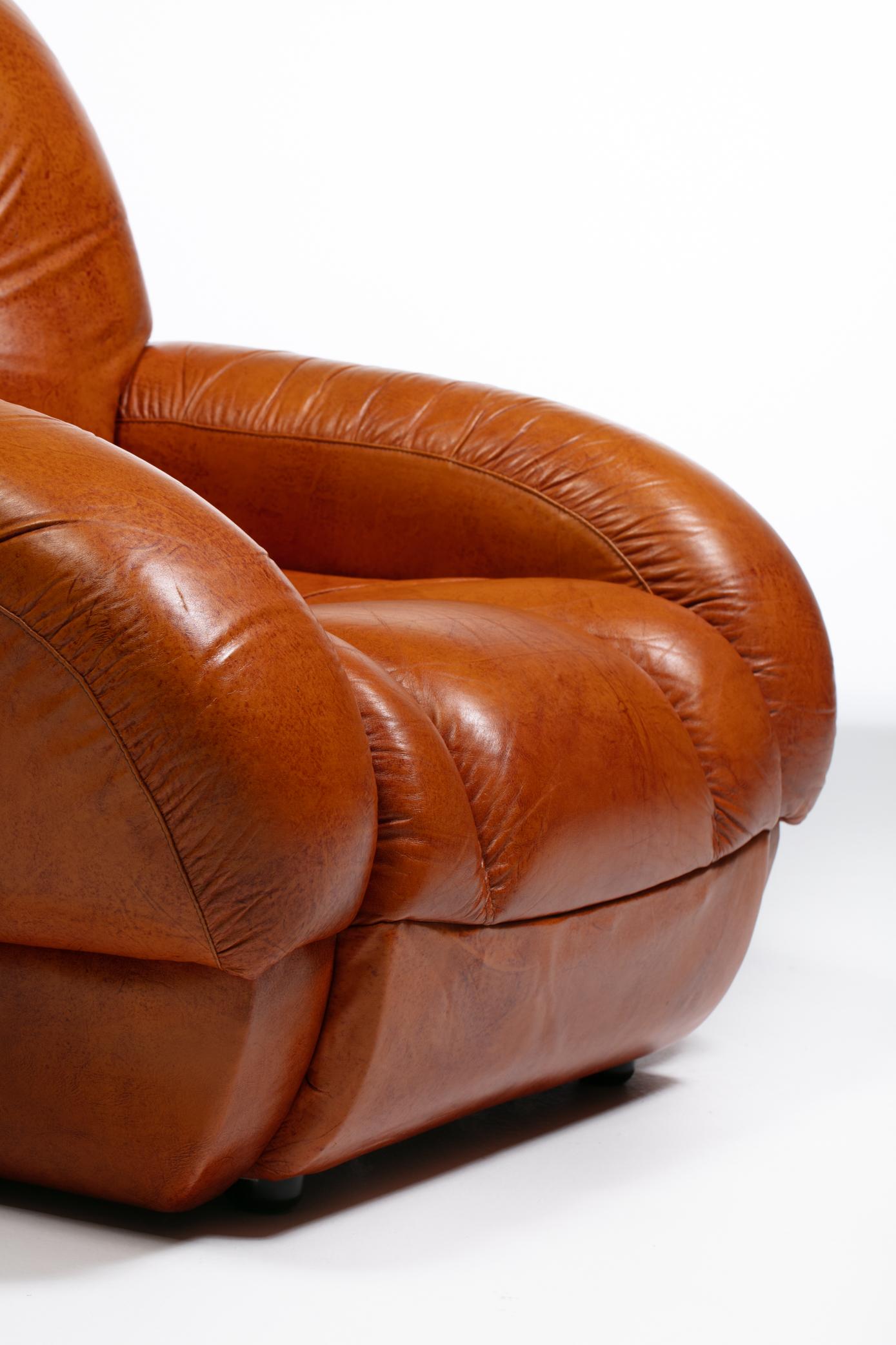 1970s Italian Mid Century Modern Plush Carmel Leather Club Chairs For Sale 11