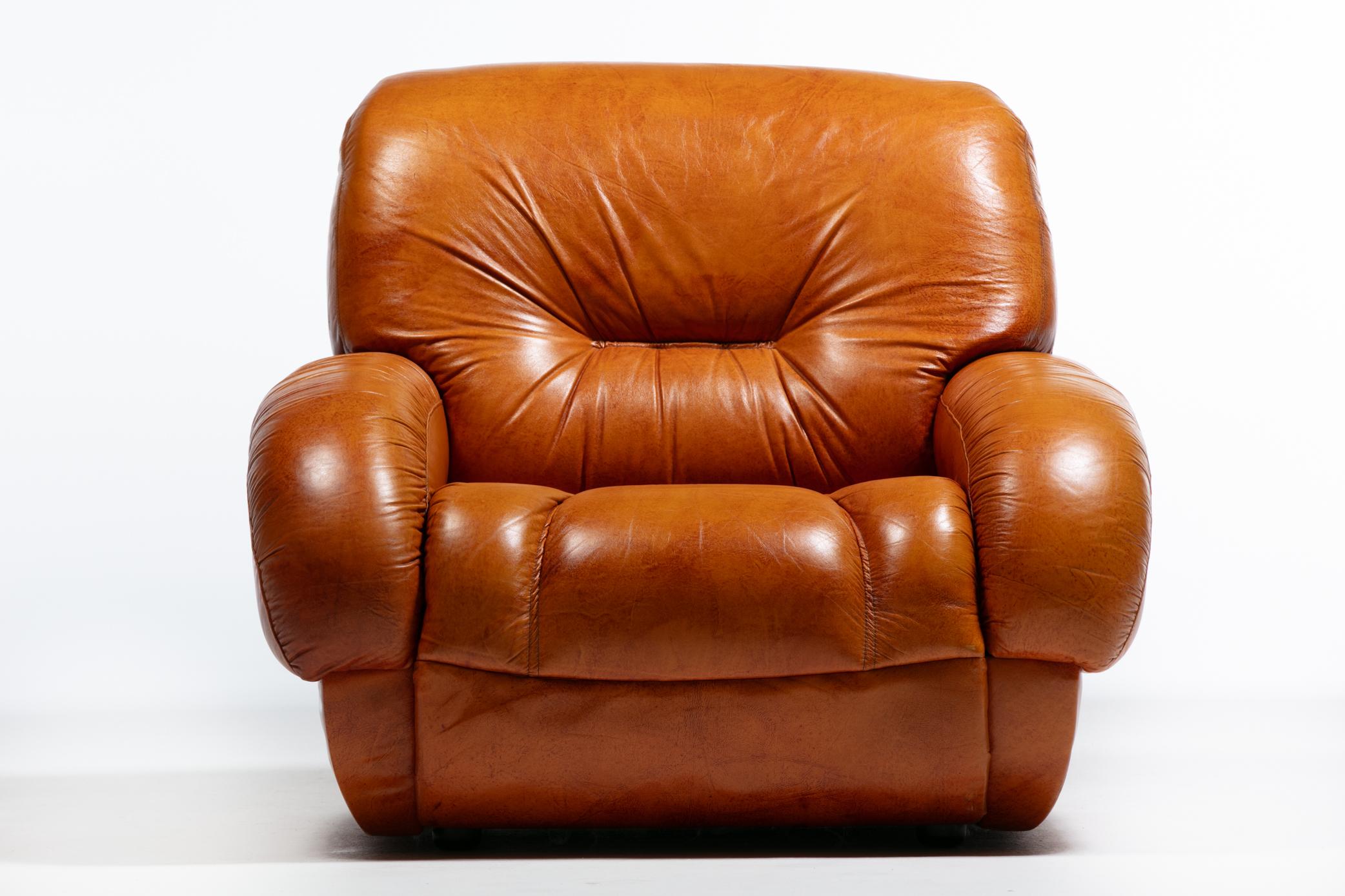 1970s Italian Mid Century Modern Plush Carmel Leather Club Chairs For Sale 11