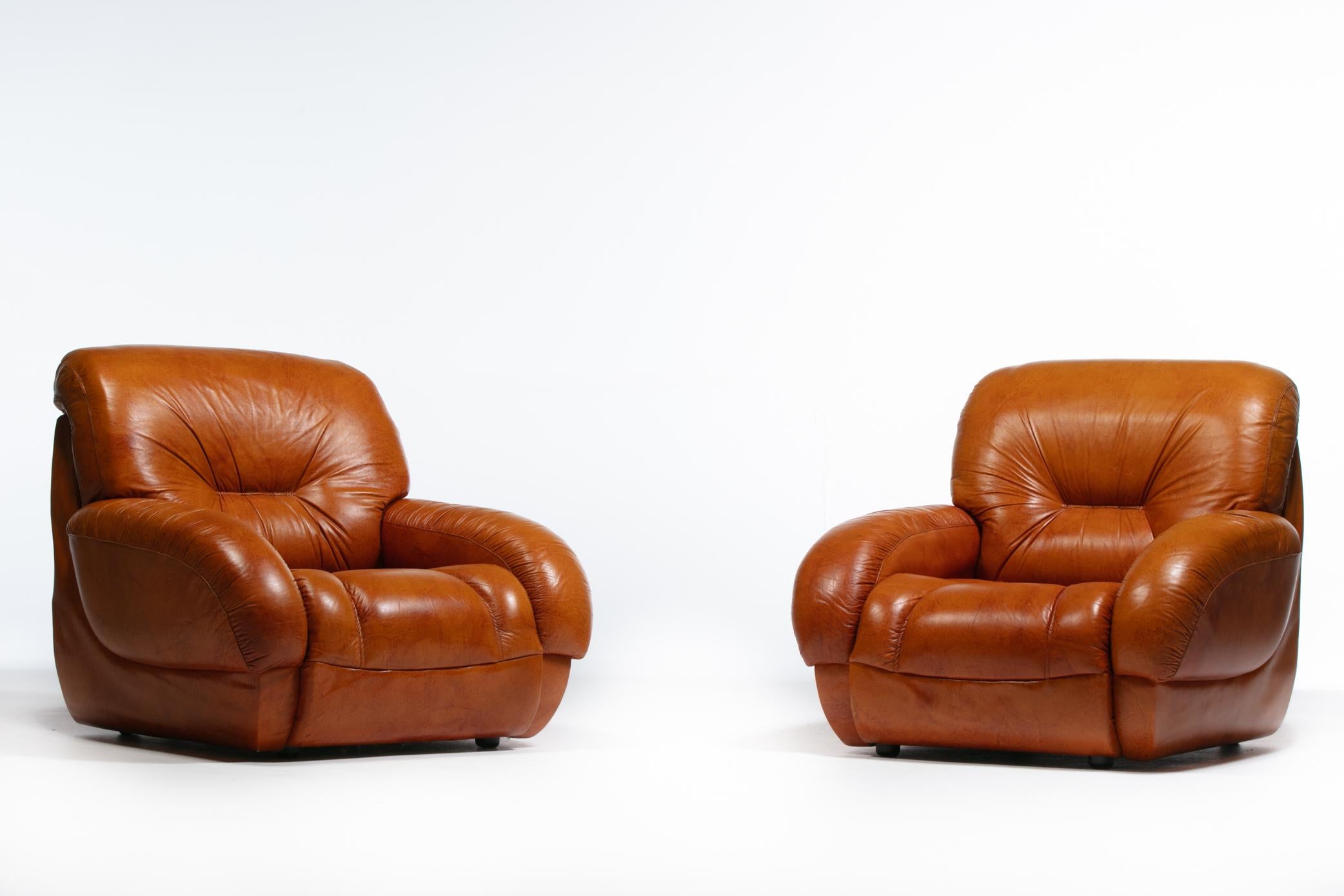 1970s Italian Mid Century Modern Plush Carmel Leather Club Chairs For Sale 12