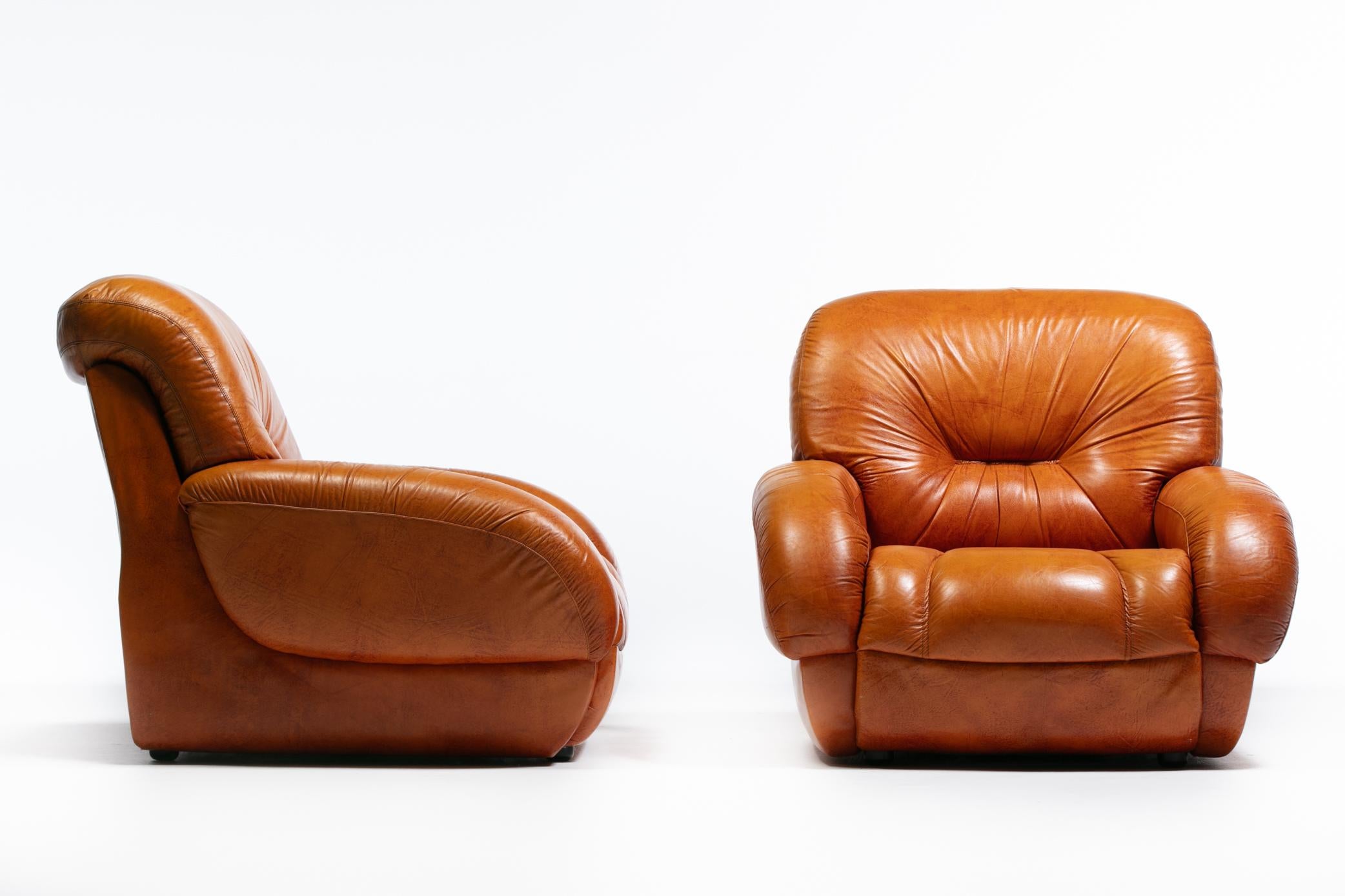 Late 20th Century 1970s Italian Mid Century Modern Plush Carmel Leather Club Chairs For Sale