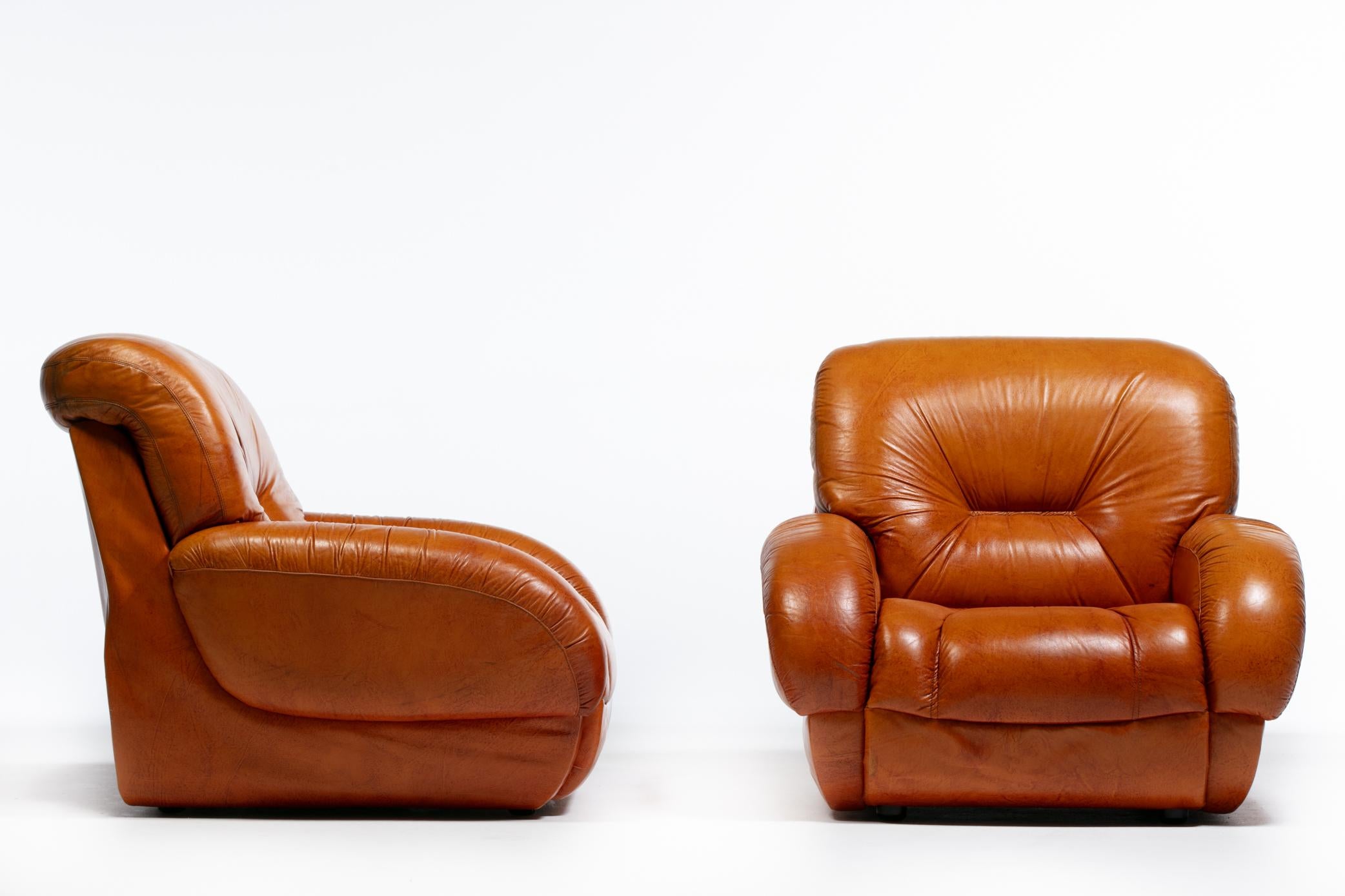 Late 20th Century 1970s Italian Mid Century Modern Plush Carmel Leather Club Chairs For Sale