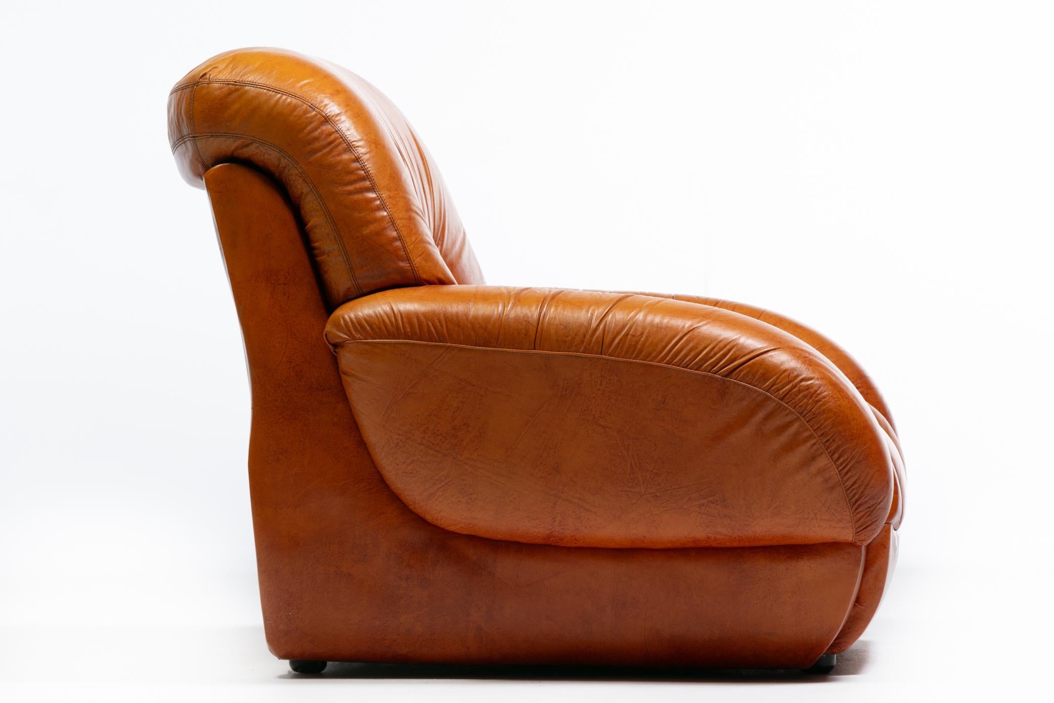 1970s Italian Mid Century Modern Plush Carmel Leather Club Chairs For Sale 1