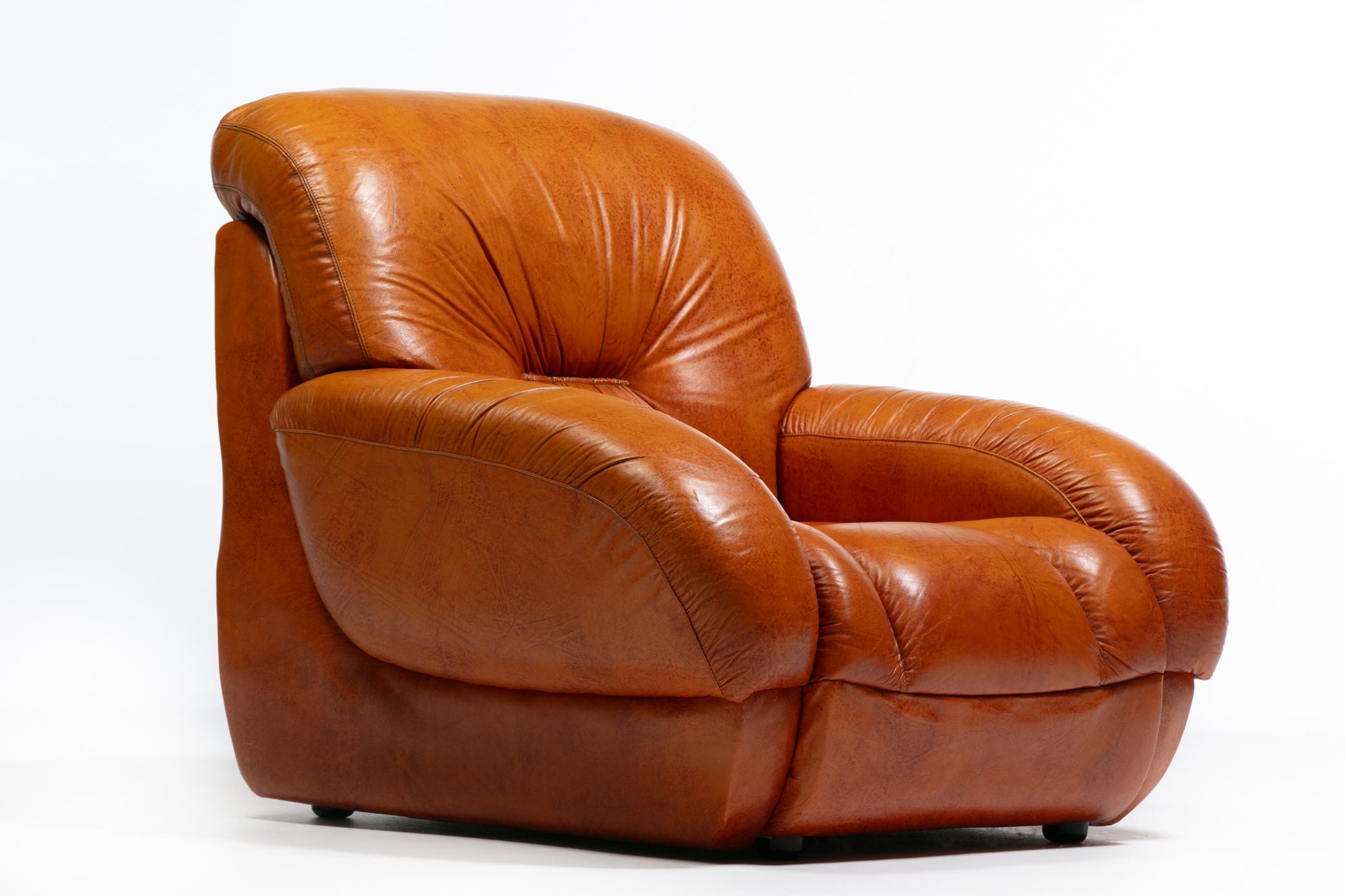 1970s Italian Mid Century Modern Plush Carmel Leather Club Chairs For Sale 2