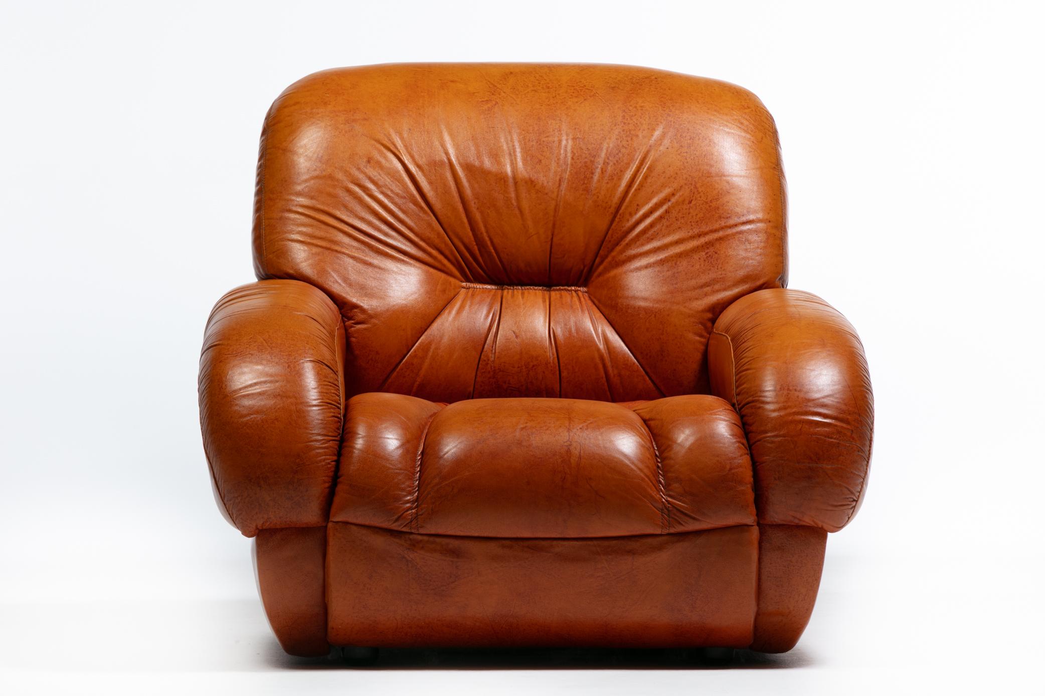 1970s Italian Mid Century Modern Plush Carmel Leather Club Chairs For Sale 3