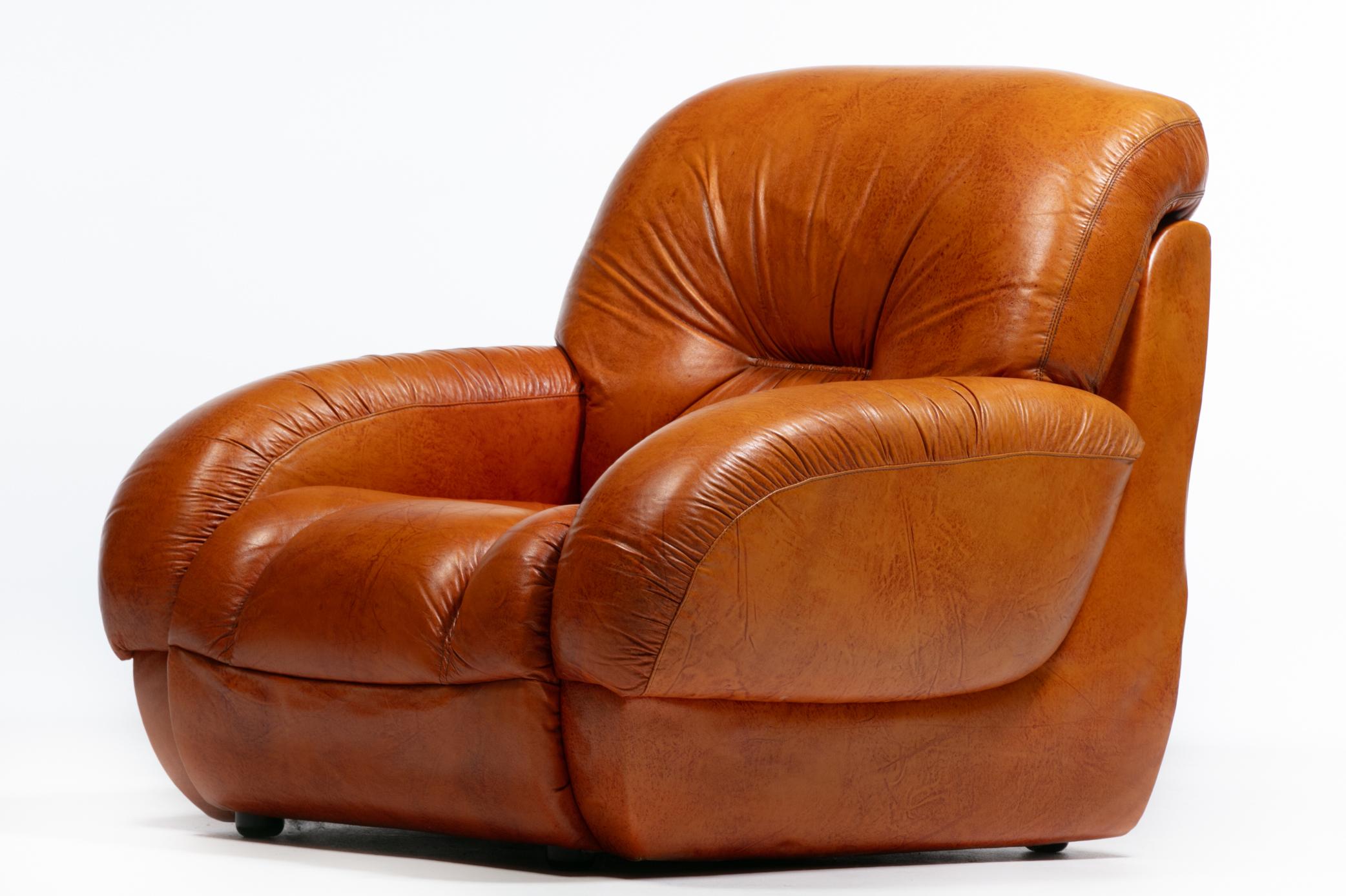 1970s Italian Mid Century Modern Plush Carmel Leather Club Chairs For Sale 4