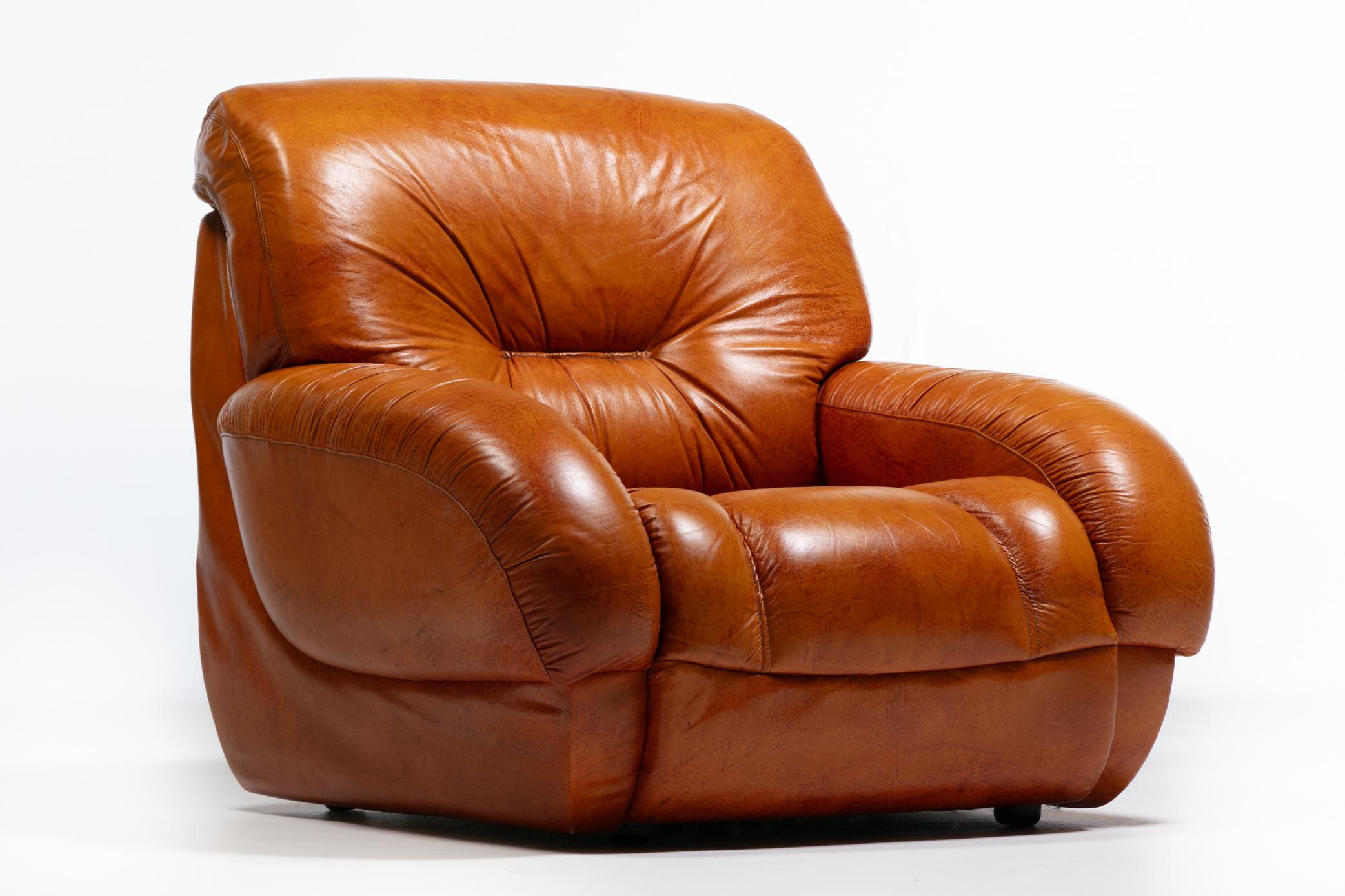 1970s Italian Mid Century Modern Plush Carmel Leather Club Chairs For Sale 4