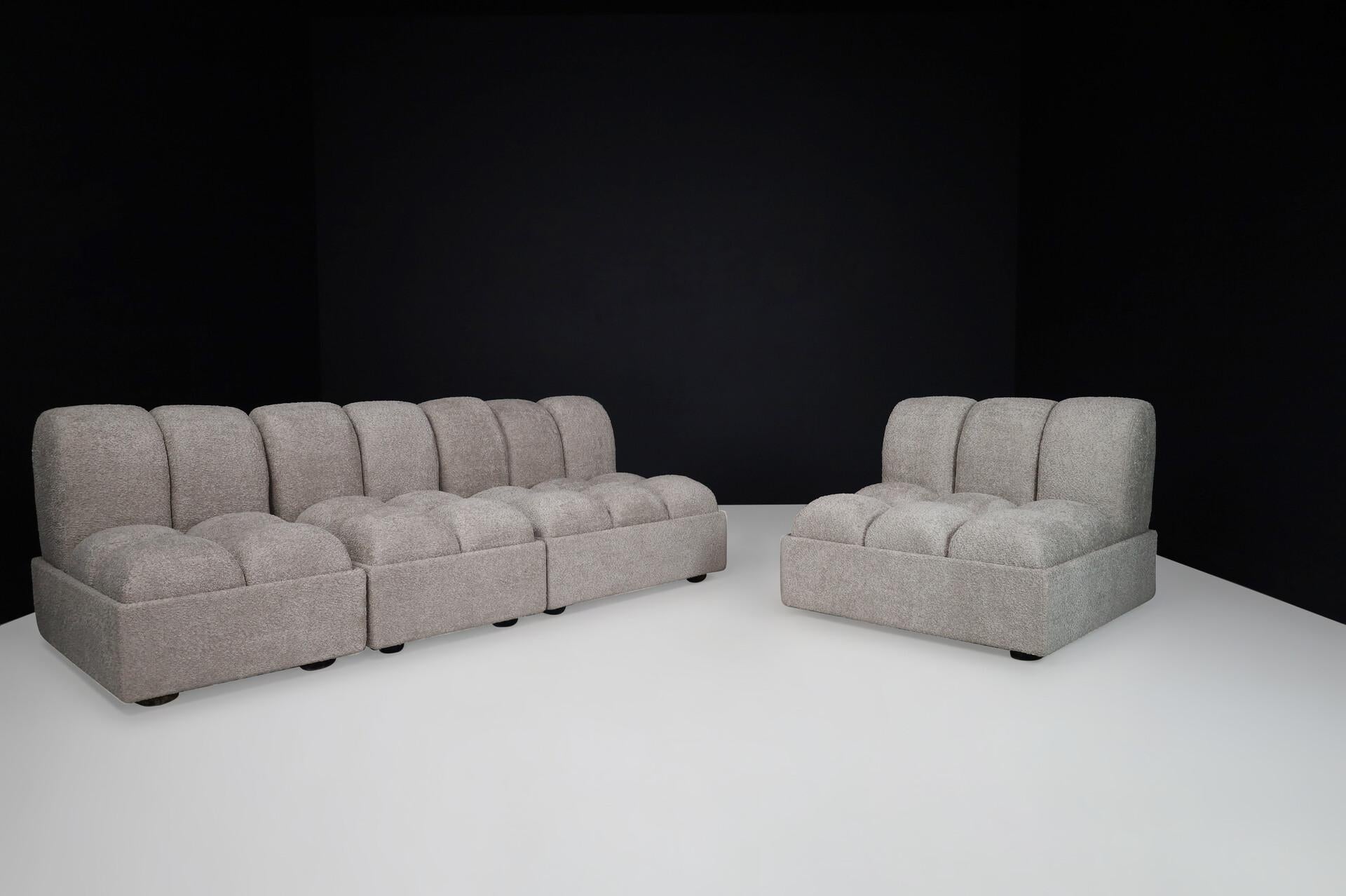 1970s Italian Mid-Century Modular Sofa Set in New Bouclé, Set of 4 Seats



An exceptional example of Italian mid-century design, this 1970s modular lounge sofa set combines timeless style with modern luxury. Crafted in Italy and newly reupholstered