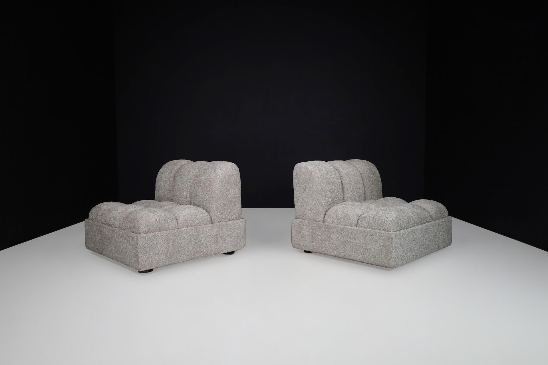 1970s Italian Mid-Century Modular Sofa Set in New Bouclé, Set of 4 Seats In Good Condition For Sale In Almelo, NL