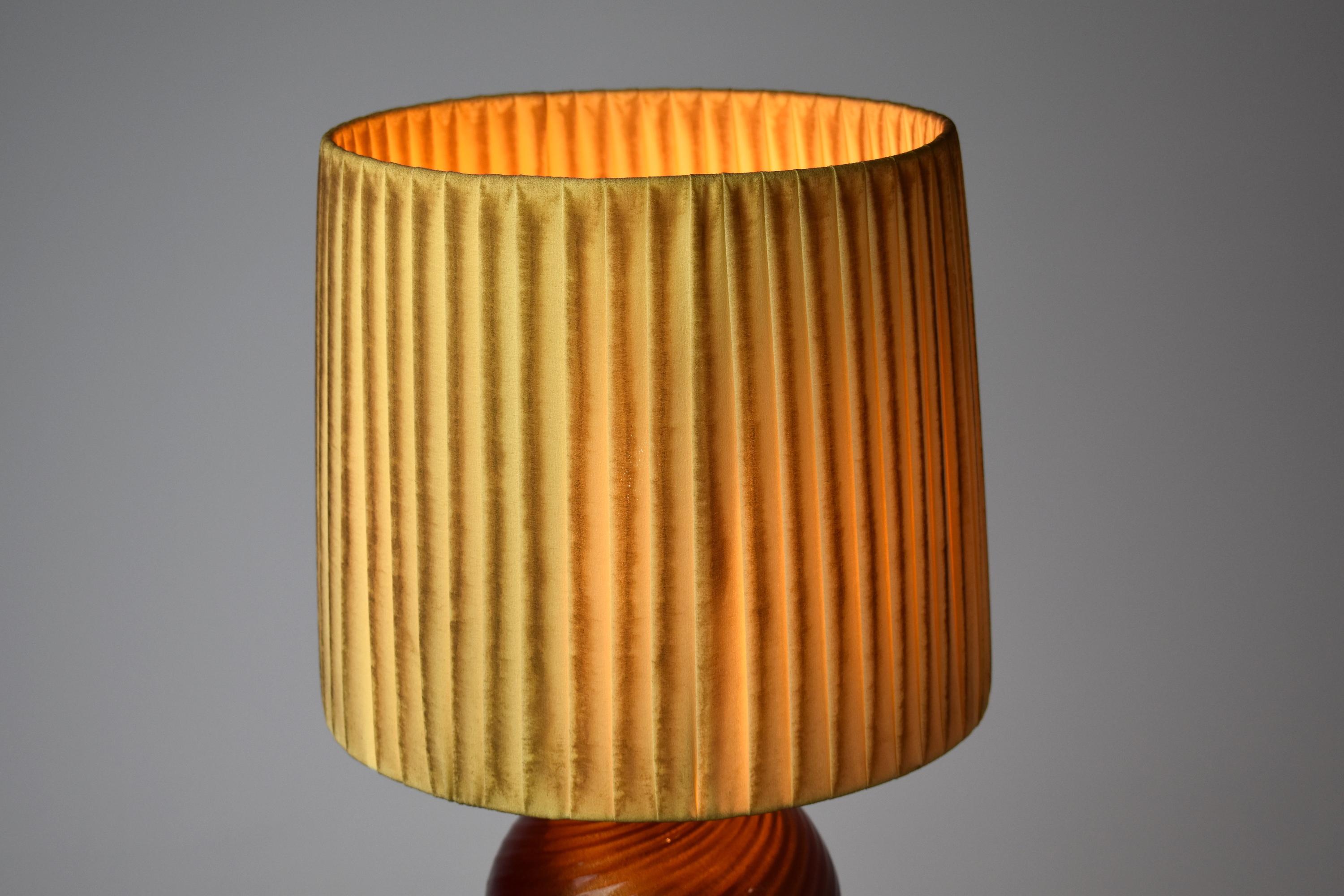 1970's Italian Mid-Century Murano Table Lamp by Tommaso Barbi For Sale 4