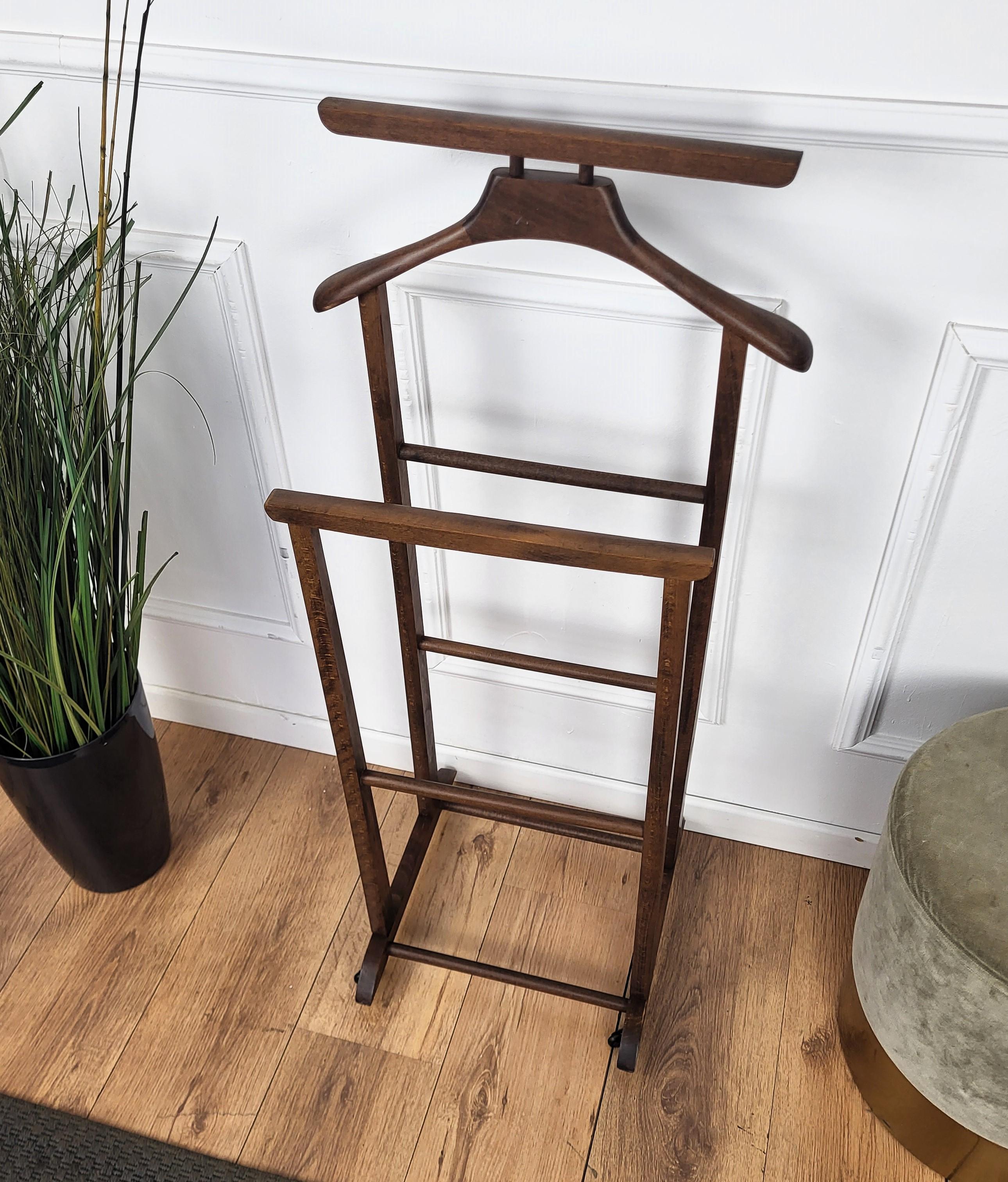 1970s Italian Fratelli Reguitti Mid-Century Wood Valet Stand Dressboy In Good Condition For Sale In Carimate, Como