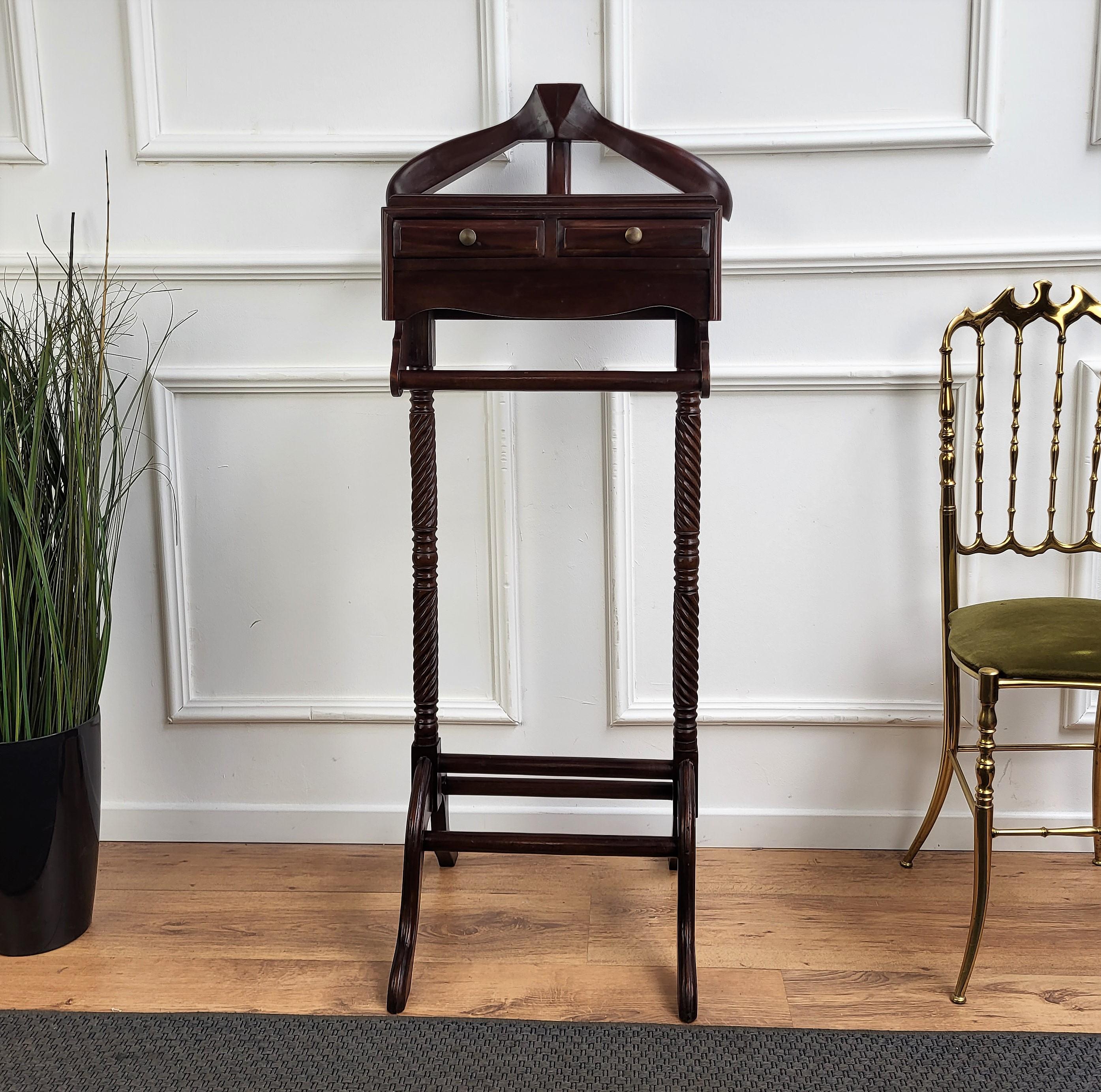 Vintage 1970s Italian wood dressboy valet stand, with classic carved column and pedestals. A great piece that perfectly adds to every home decor the typical glitz, glamour, and gold of Hollywood Regency style with its metallic golden accents and