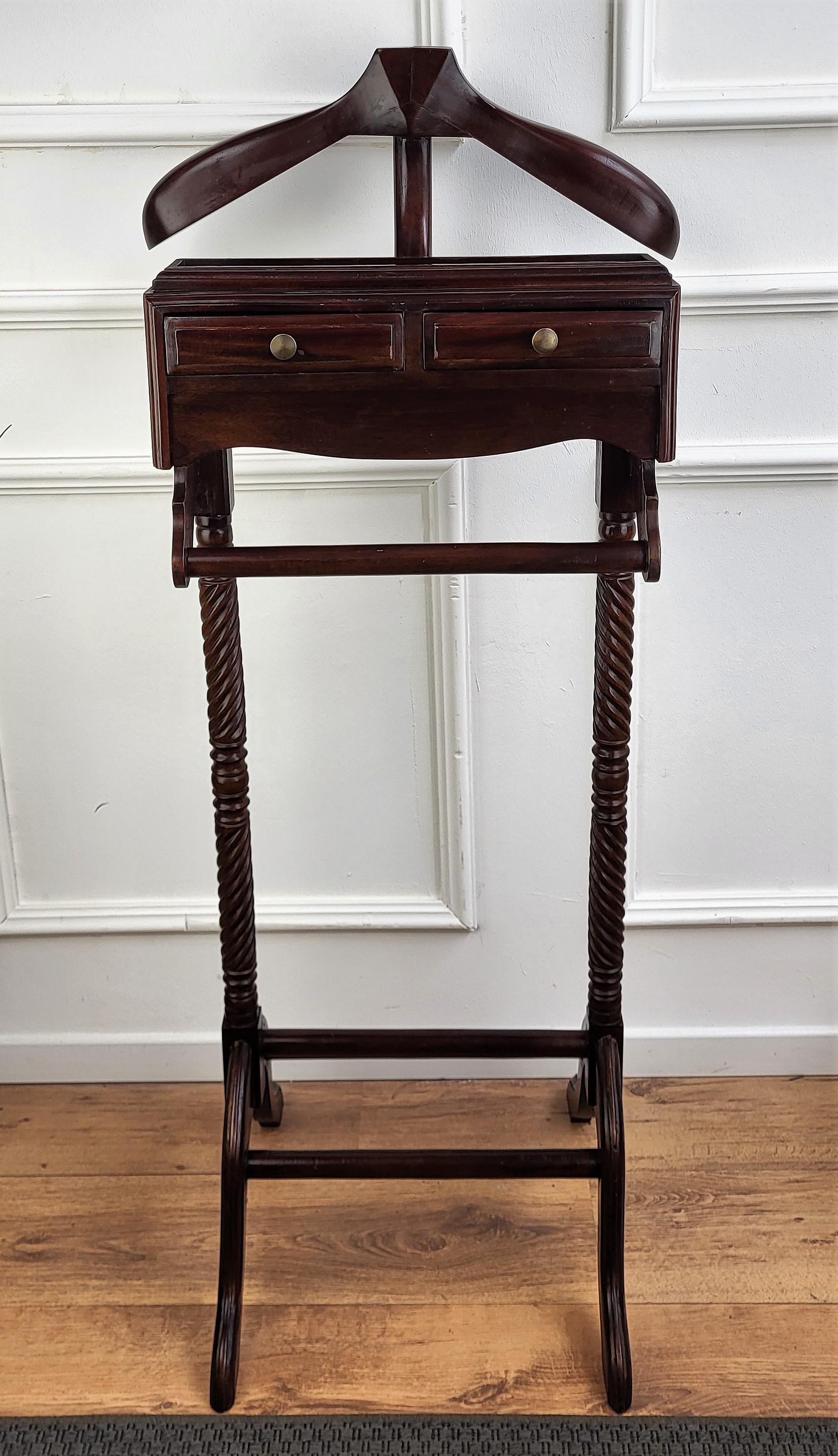 1970s Italian Mid-Century Hollywood Regency Wood Valet Stand Dressboy In Good Condition In Carimate, Como