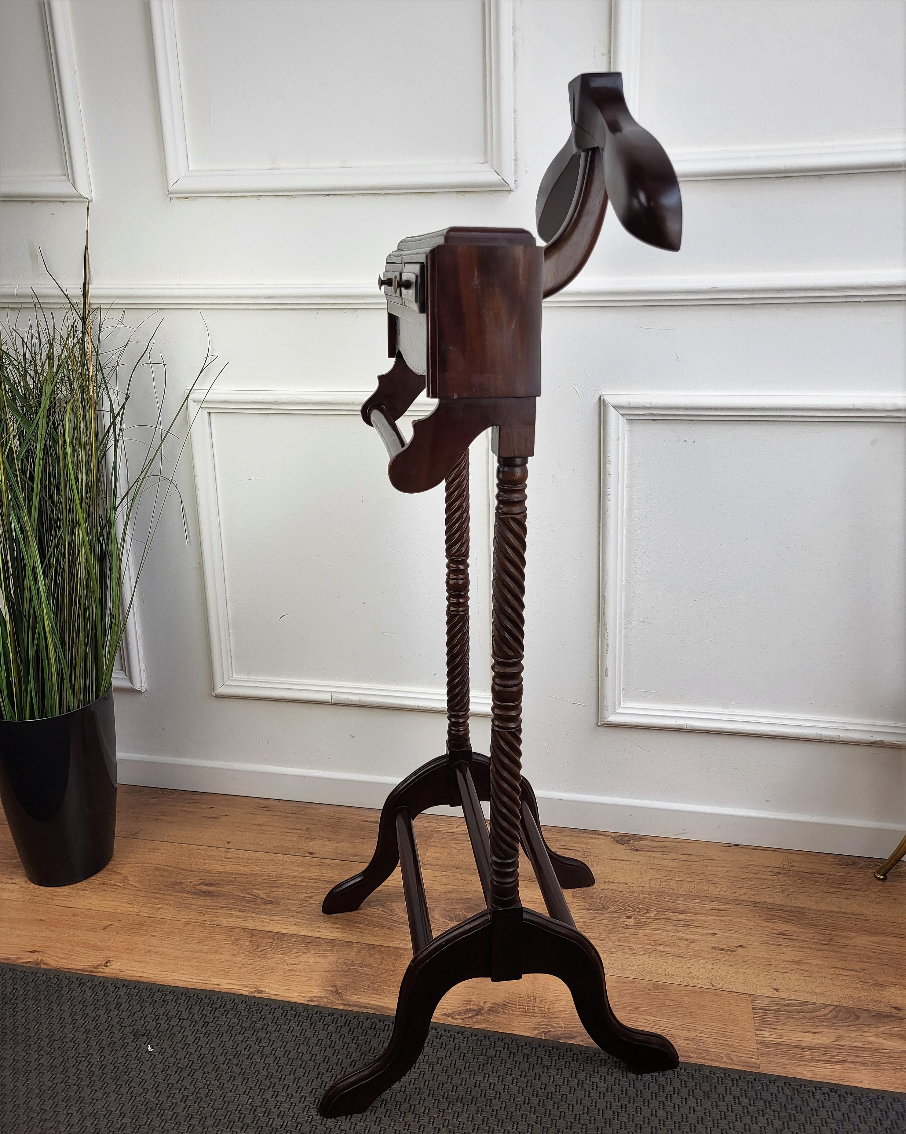 1970s Italian Mid-Century Hollywood Regency Wood Valet Stand Dressboy 2
