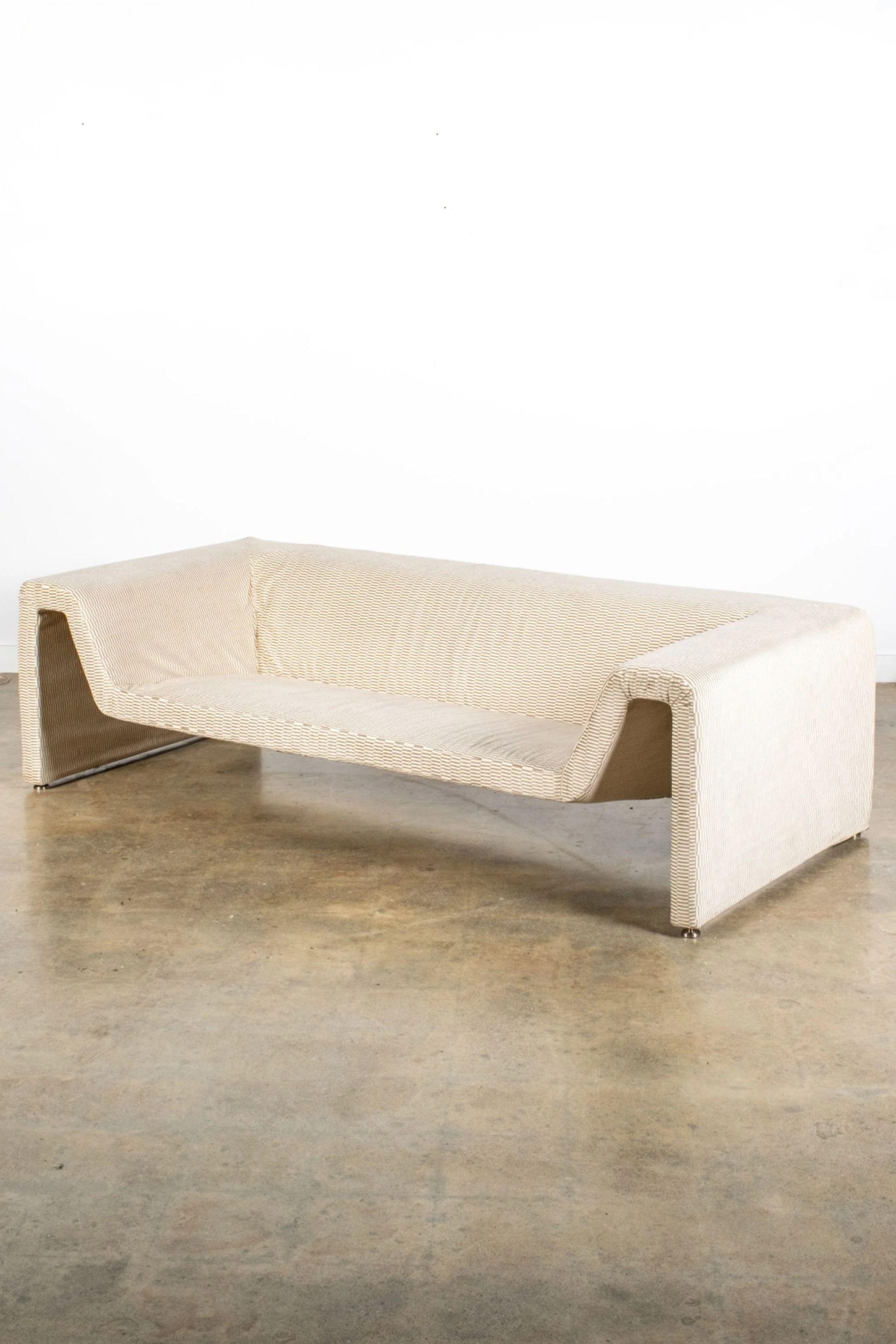 Postmoderno Divano a 3 posti Minotti degli anni '70, appena imbottito in vendita