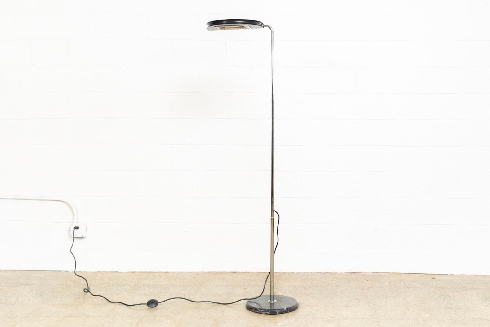 This vintage Mid-Century Modern Italian Bruno Gecchelin “Mezzaluna“ floor lamp is circa 1970. The sleek Space Age modernist design features a chrome-plated steel stem on a black Carrara marble base. The lamp swivels at the stem and the black