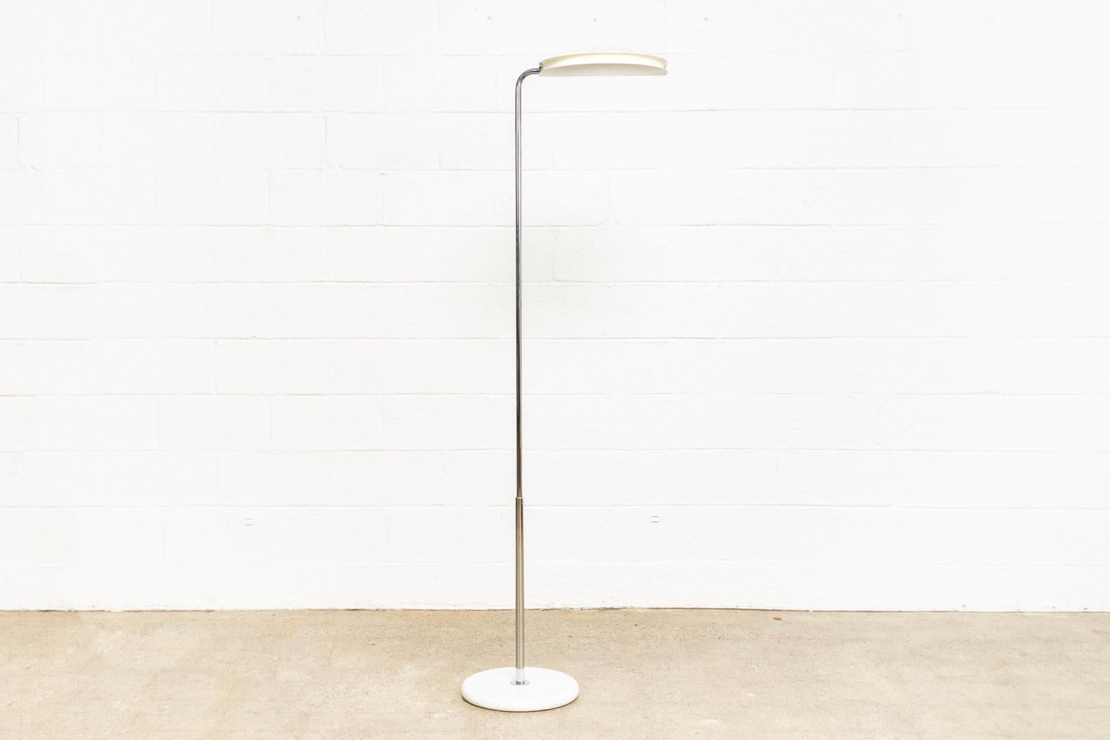 This vintage Mid-Century Modern Italian Bruno Gecchelin “Mezzaluna“ floor lamp is circa 1970. The sleek Space Age modernist design features a chrome-plated steel stem on a white Carrara marble base. The lamp swivels at the stem and the white