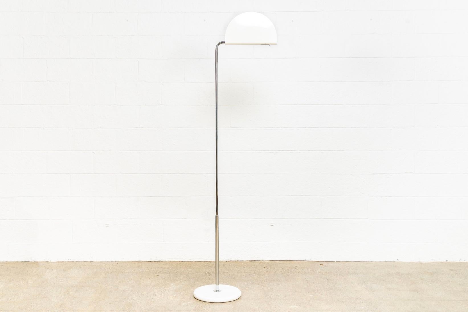 1970s Italian Modern Bruno Gecchelin Mezzaluna White Floor Lamp In Good Condition For Sale In Detroit, MI