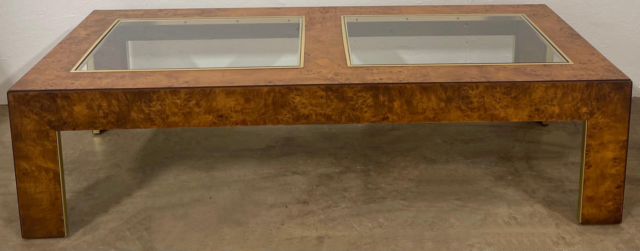 Table basse moderne italienne des années 1970 de style Milo Baughman en broussin et laiton incrusté en vente 2