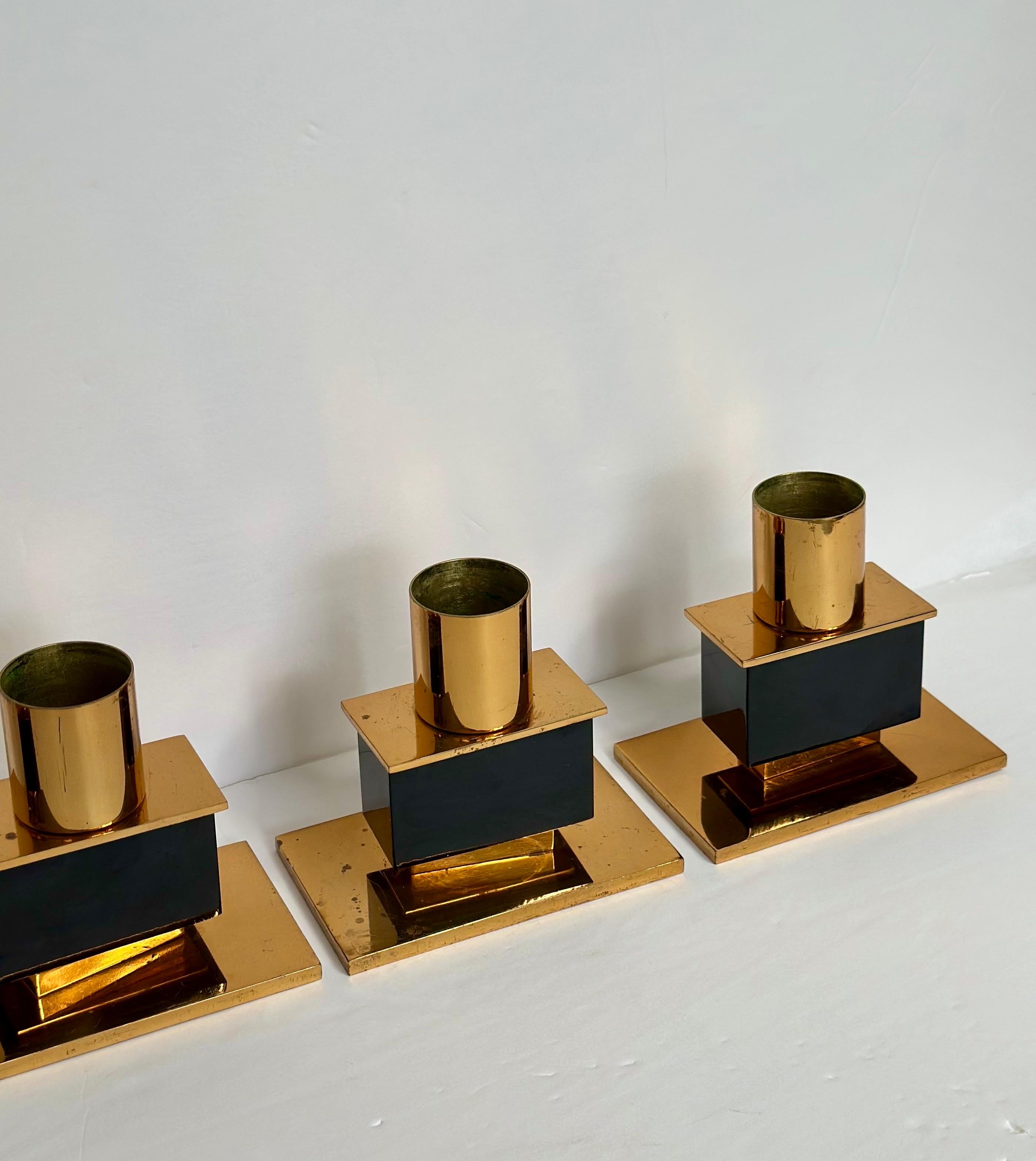 Portacandele cubo modernista italiano degli anni '70 in ottone e smalto nero - una coppia in vendita 5