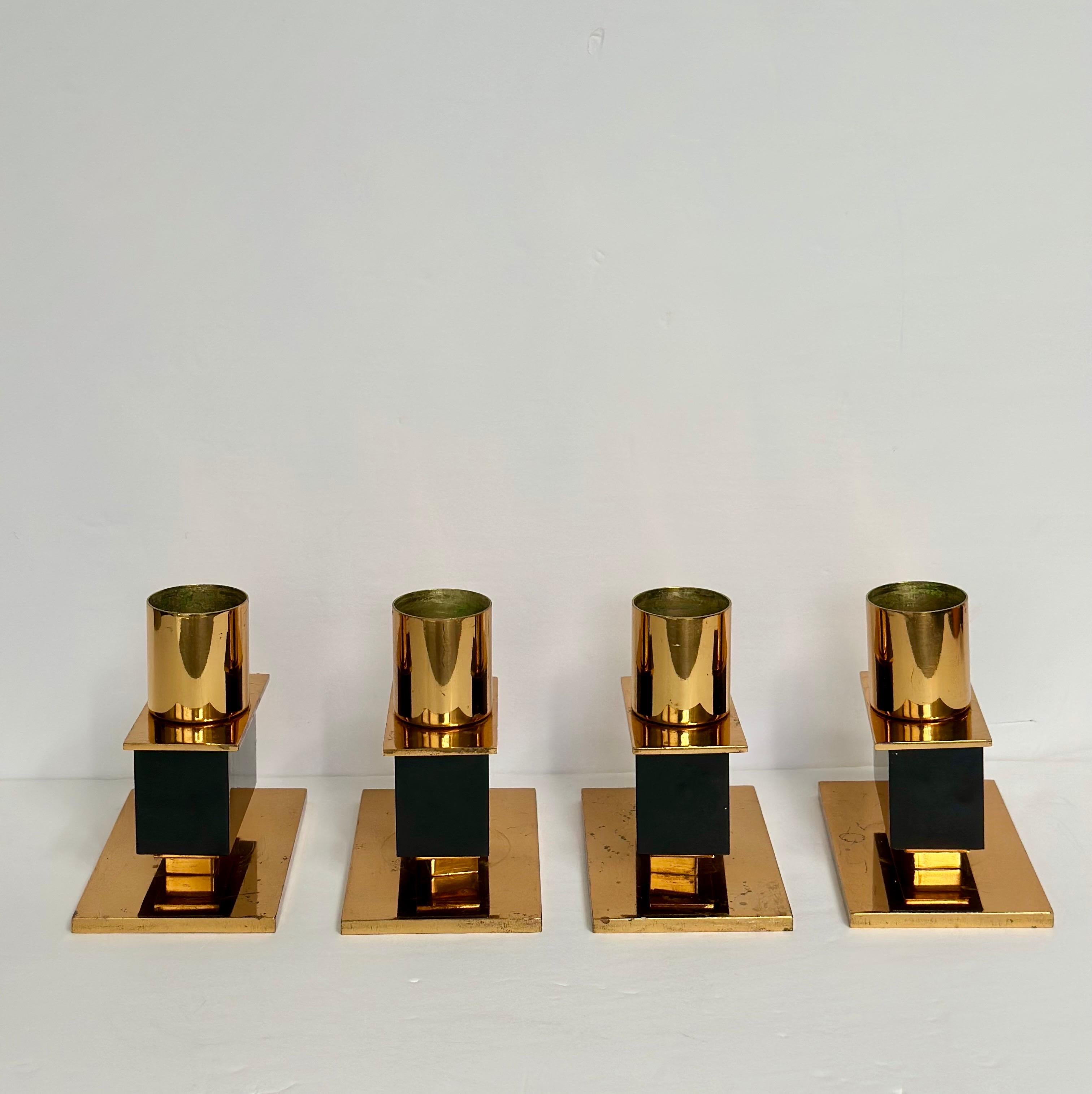 Portacandele cubo modernista italiano degli anni '70 in ottone e smalto nero - una coppia in vendita 2