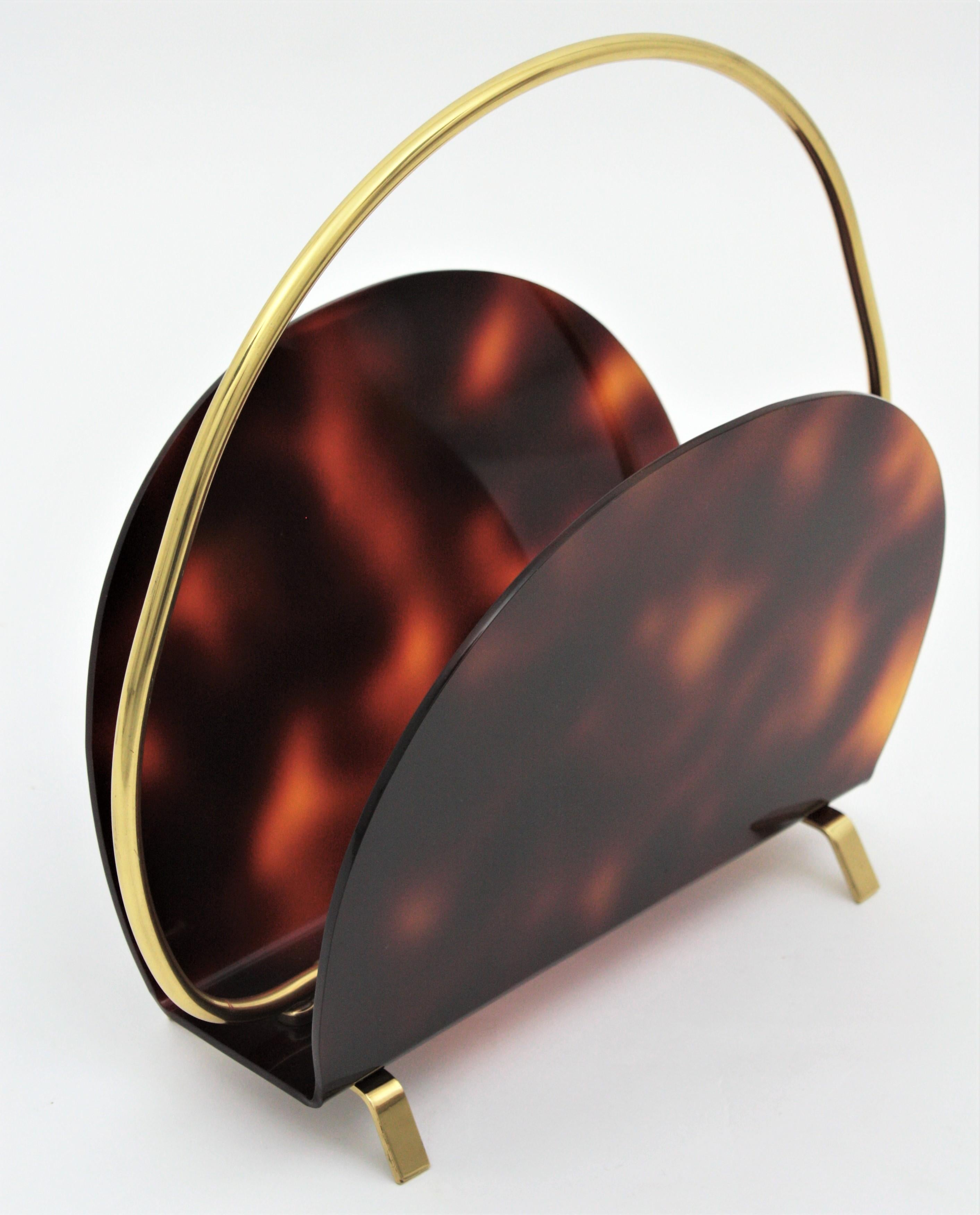 Italian Modern Magazine Rack in Faux Tortoise Shell Lucite and Brass, 1970s For Sale 6