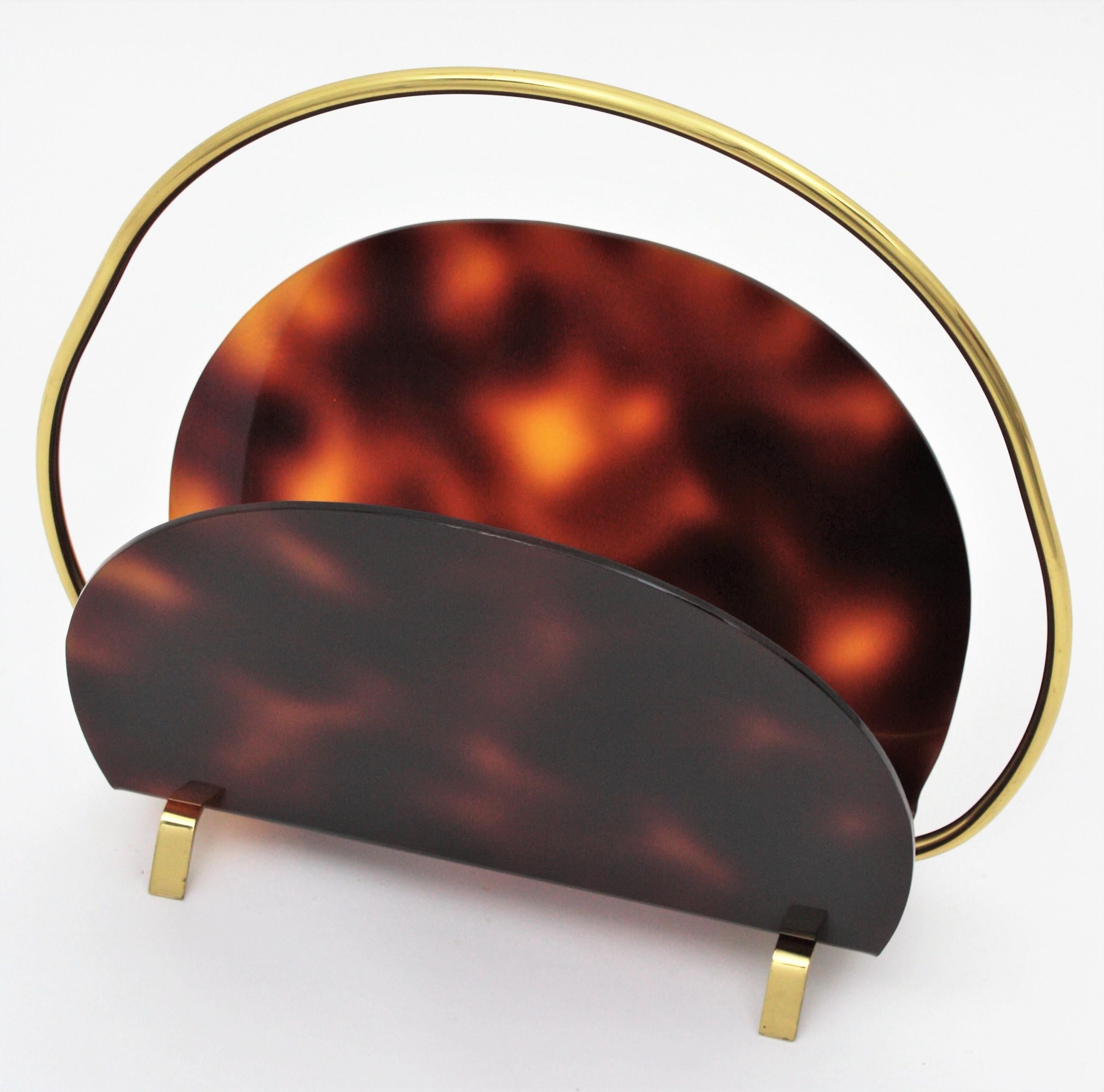 20th Century Italian Modern Magazine Rack in Faux Tortoise Shell Lucite and Brass, 1970s For Sale