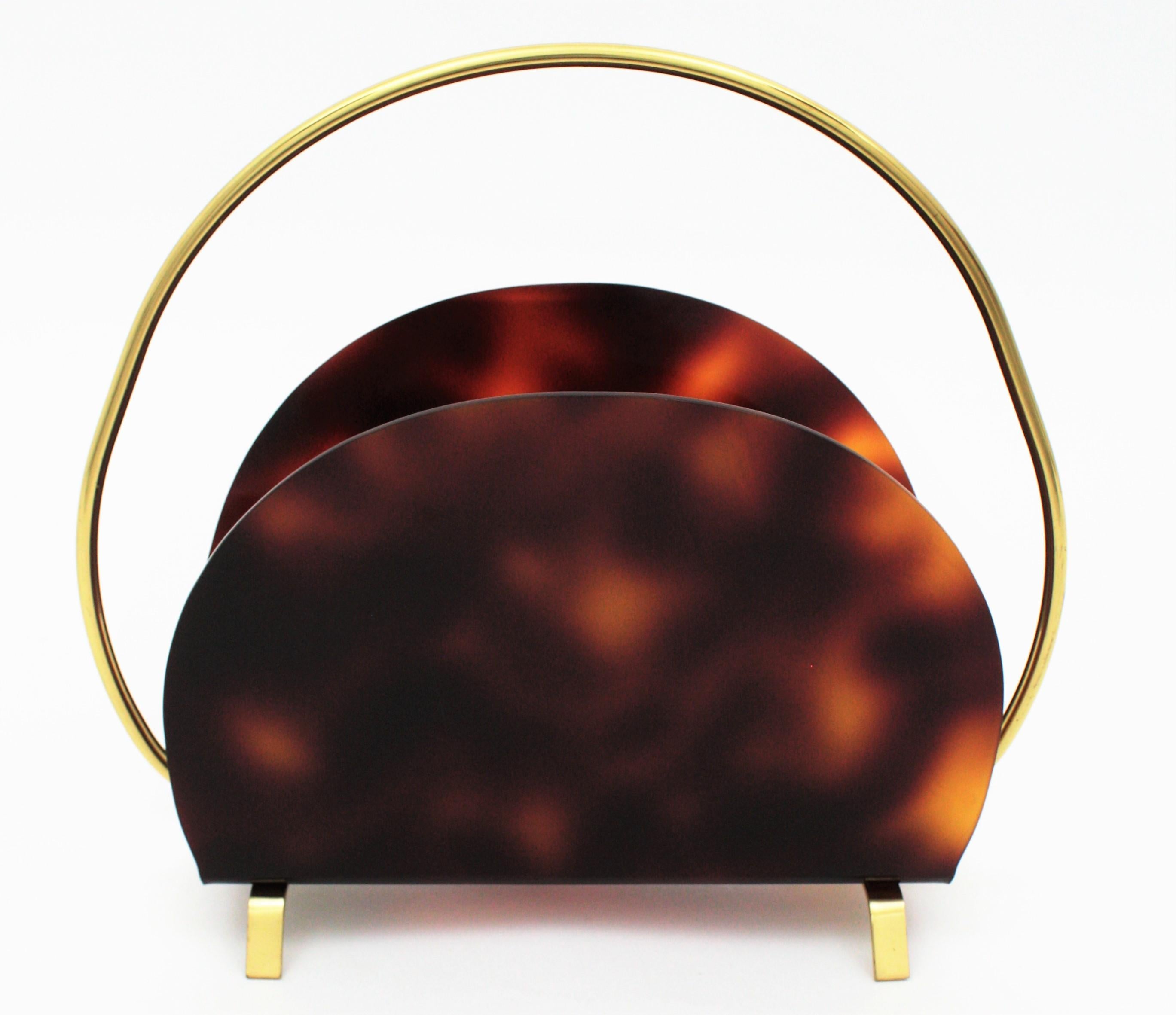 Italian Modern Magazine Rack in Faux Tortoise Shell Lucite and Brass, 1970s For Sale 1