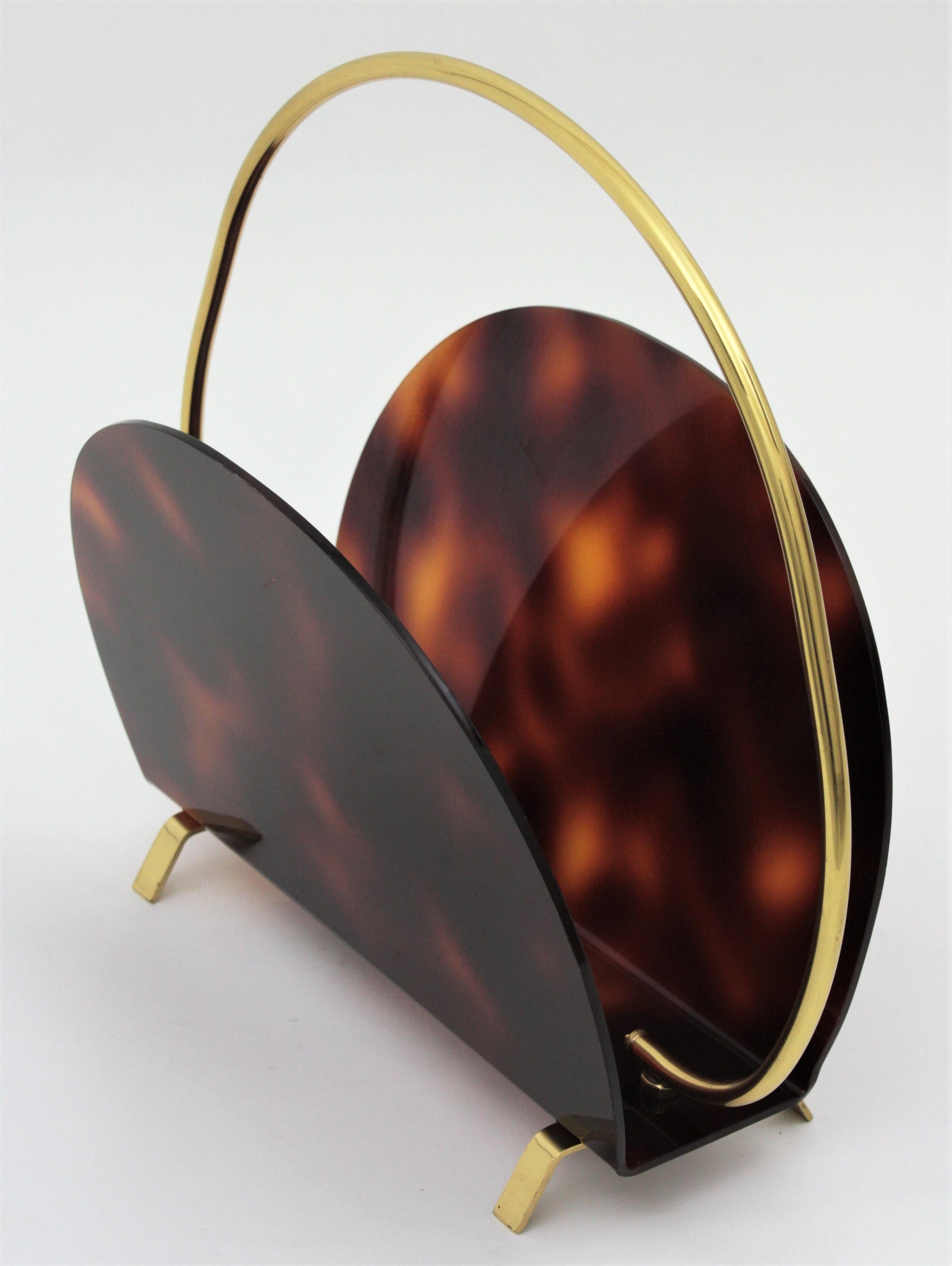 Italian Modern Magazine Rack in Faux Tortoise Shell Lucite and Brass, 1970s For Sale 2