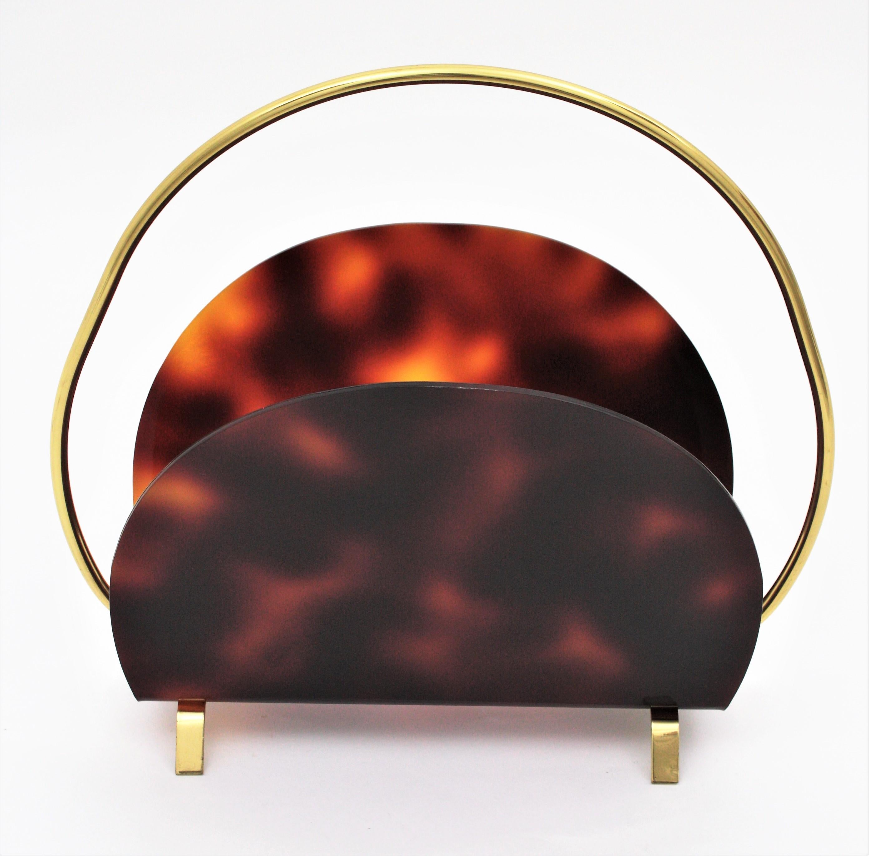 Italian Modern Magazine Rack in Faux Tortoise Shell Lucite and Brass, 1970s For Sale 3