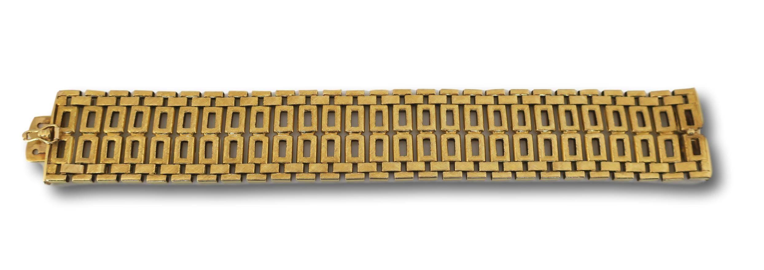 Women's or Men's 1970s Italian Modernist Reversible Gold Link Bracelet