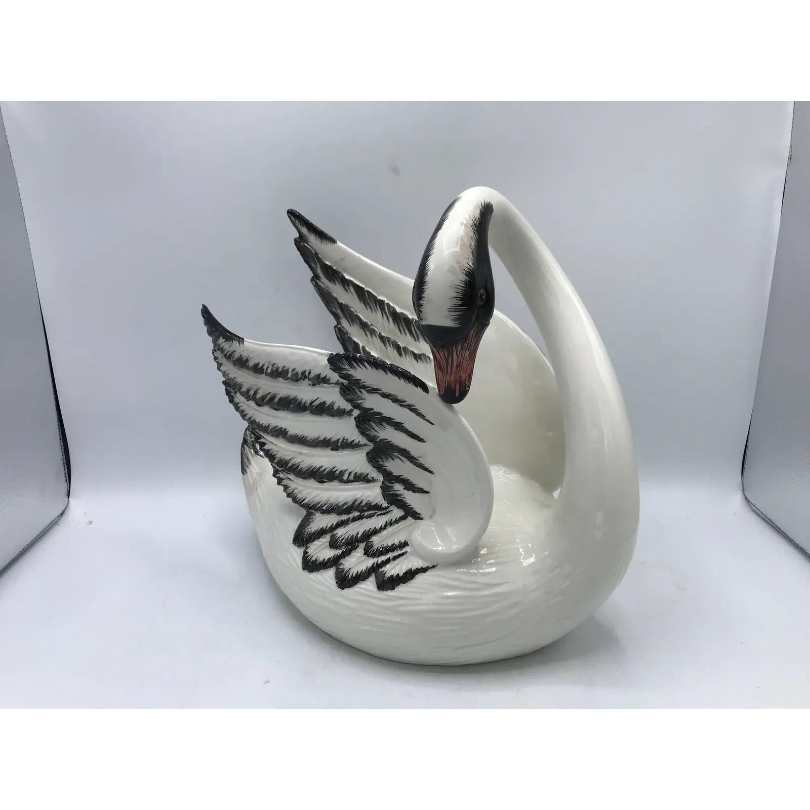 Hollywood Regency 1970s Italian Mottahedeh Ceramic Swan Sculpture For Sale