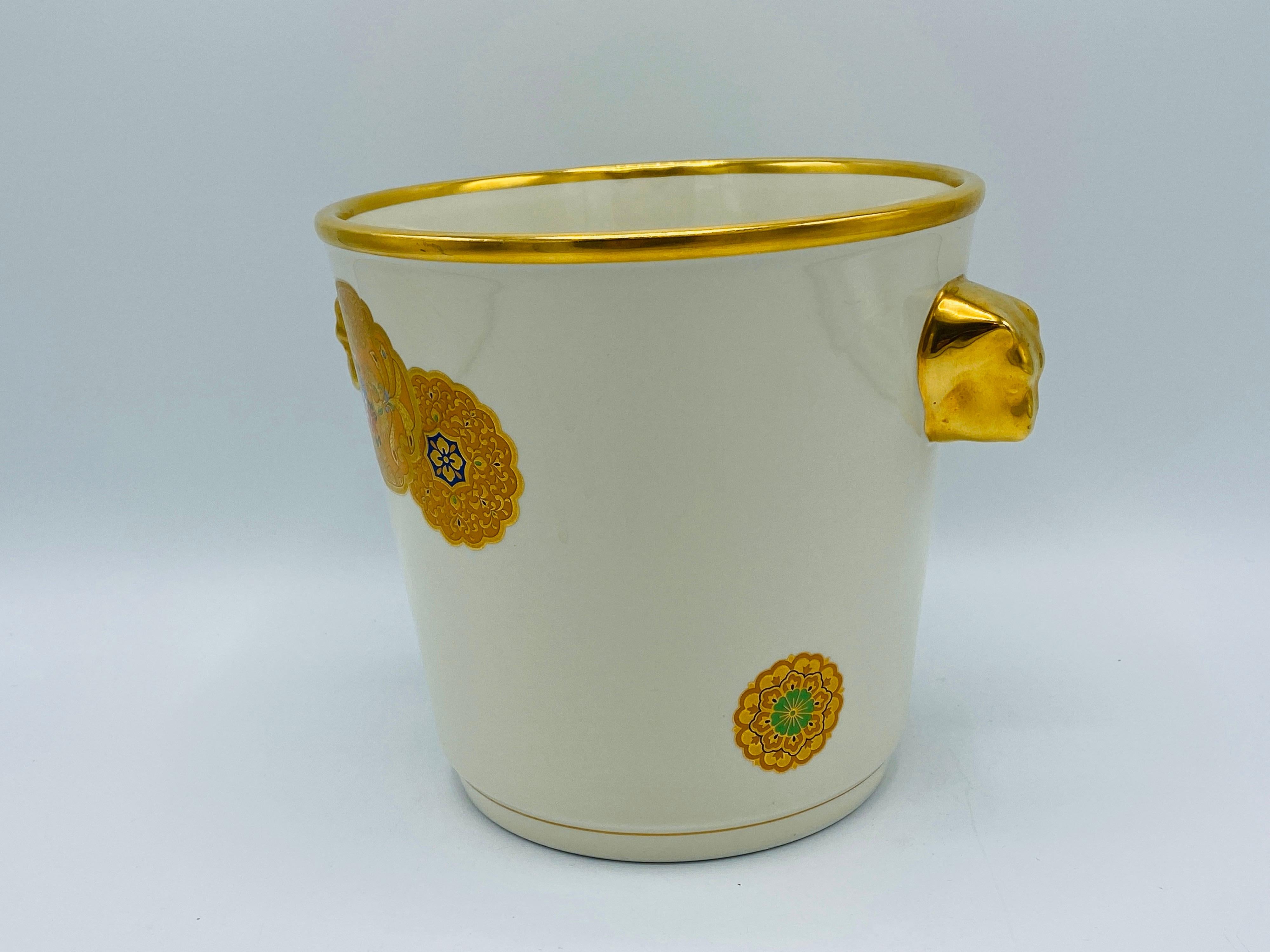 Painted Italian Mottahedeh White and Gold Chinese Medallion Champagne Bucket, 1970s For Sale
