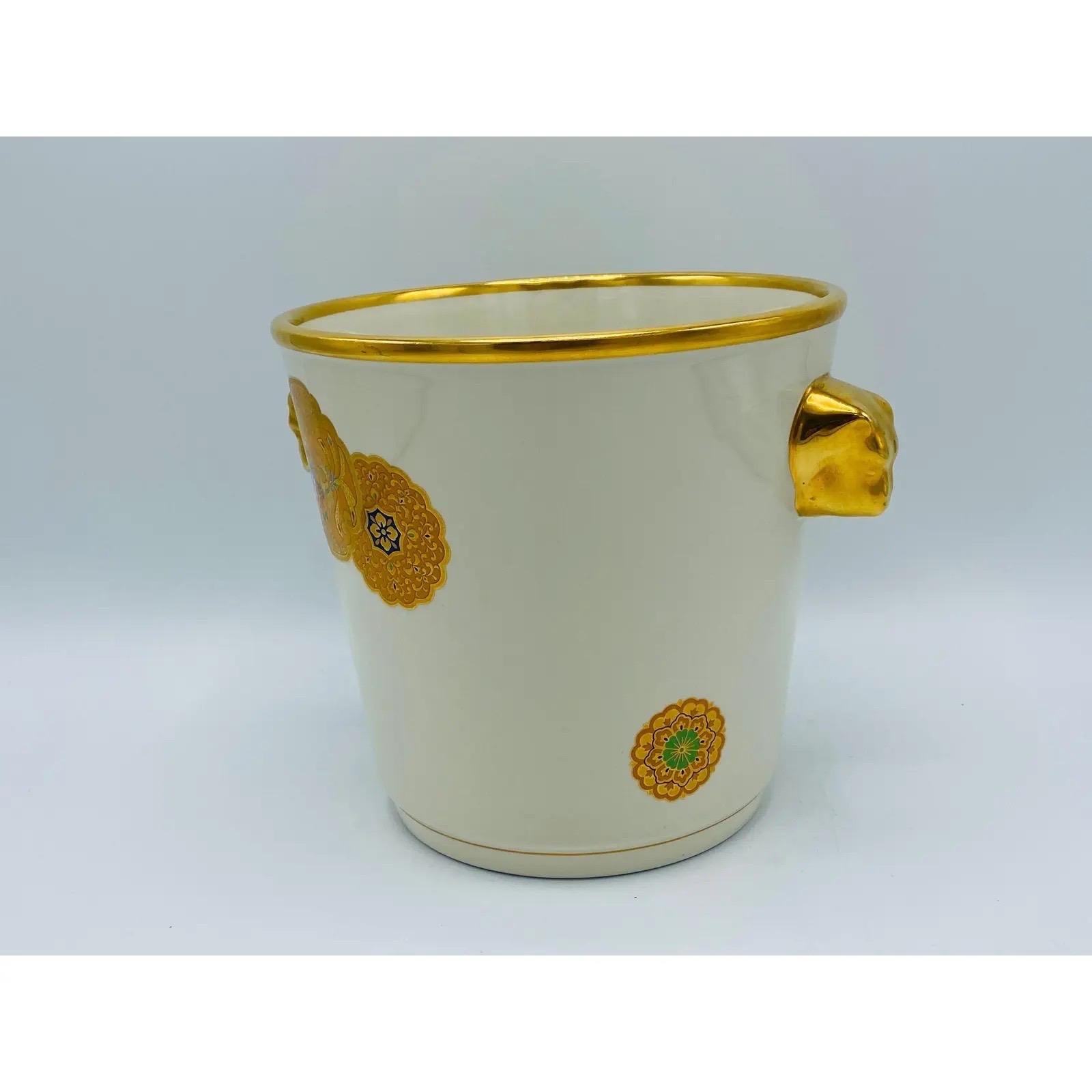 1970s Italian Mottahedeh White and Gold Chinese Medallion Champagne Bucket In Good Condition For Sale In Richmond, VA