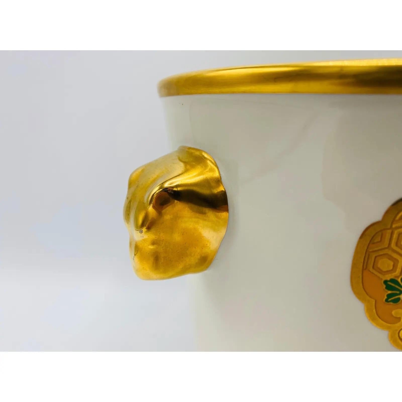 Fin du 20e siècle Seau à champagne italien Mottahedeh des années 1970, médaillon chinois blanc et or en vente
