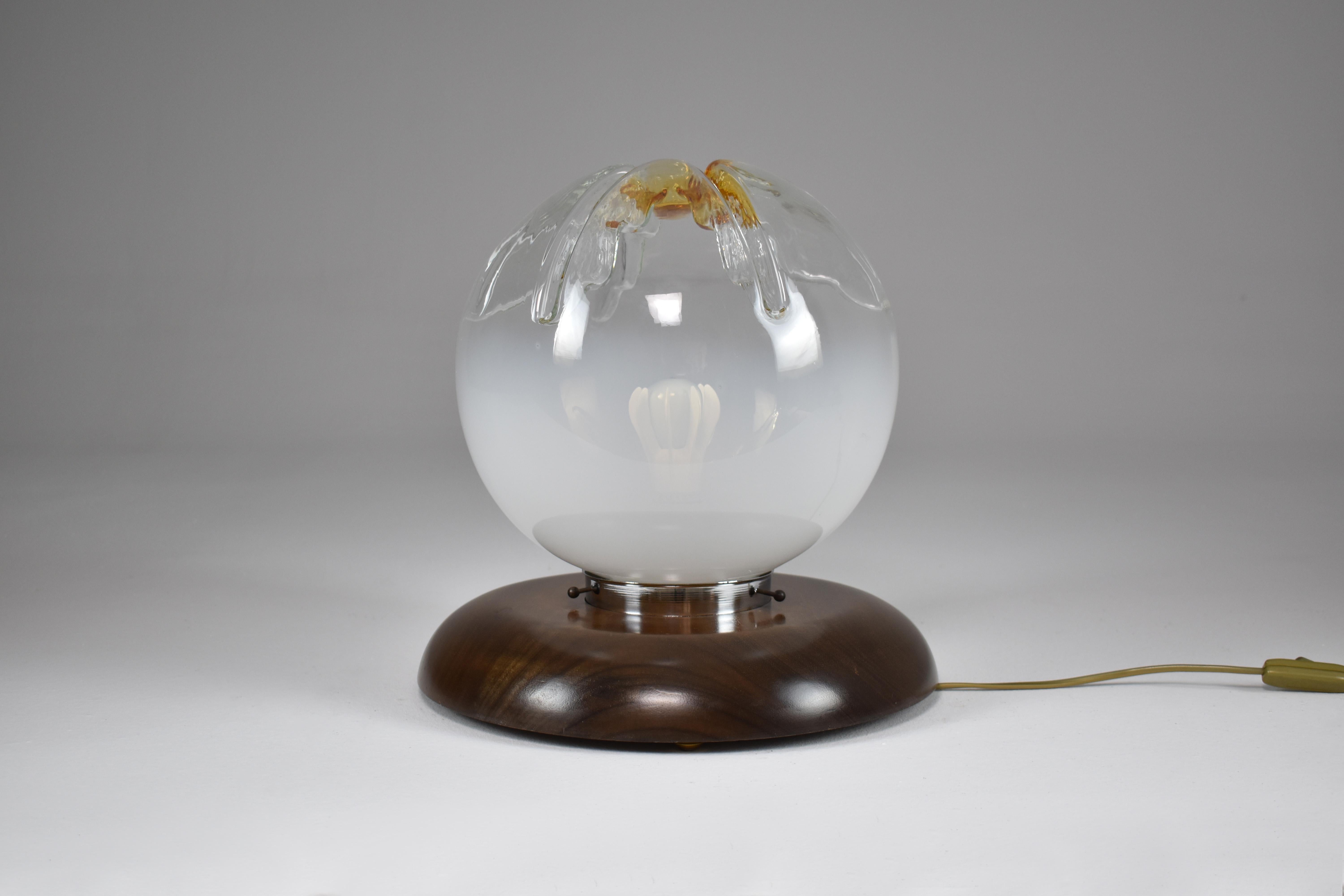 Lampe de table à boule italienne Murano des années 1970  en vente 1