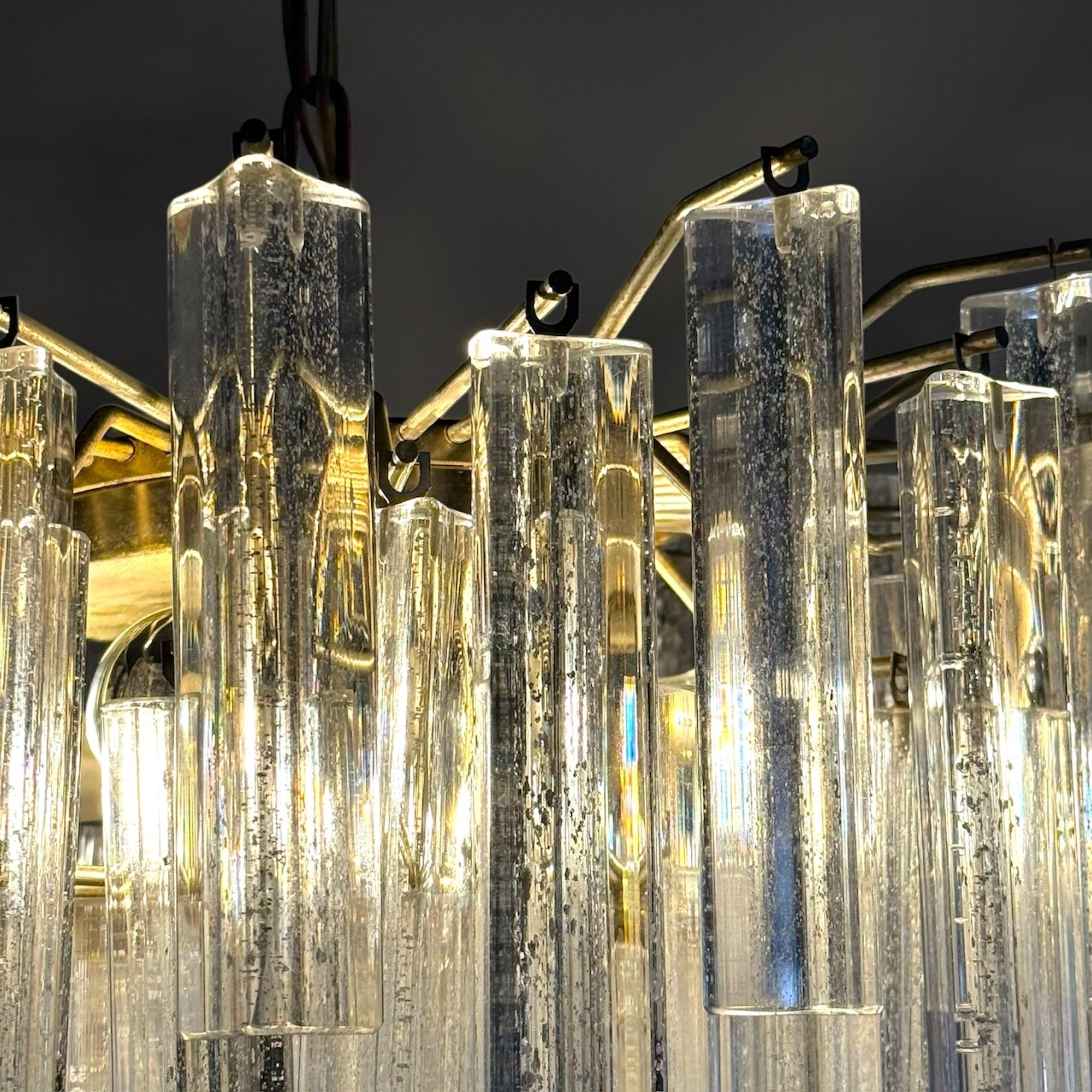 1970s Italian Murano Chandelier with Trilobal Glass Prisms and Chrome Frame in vendita 5