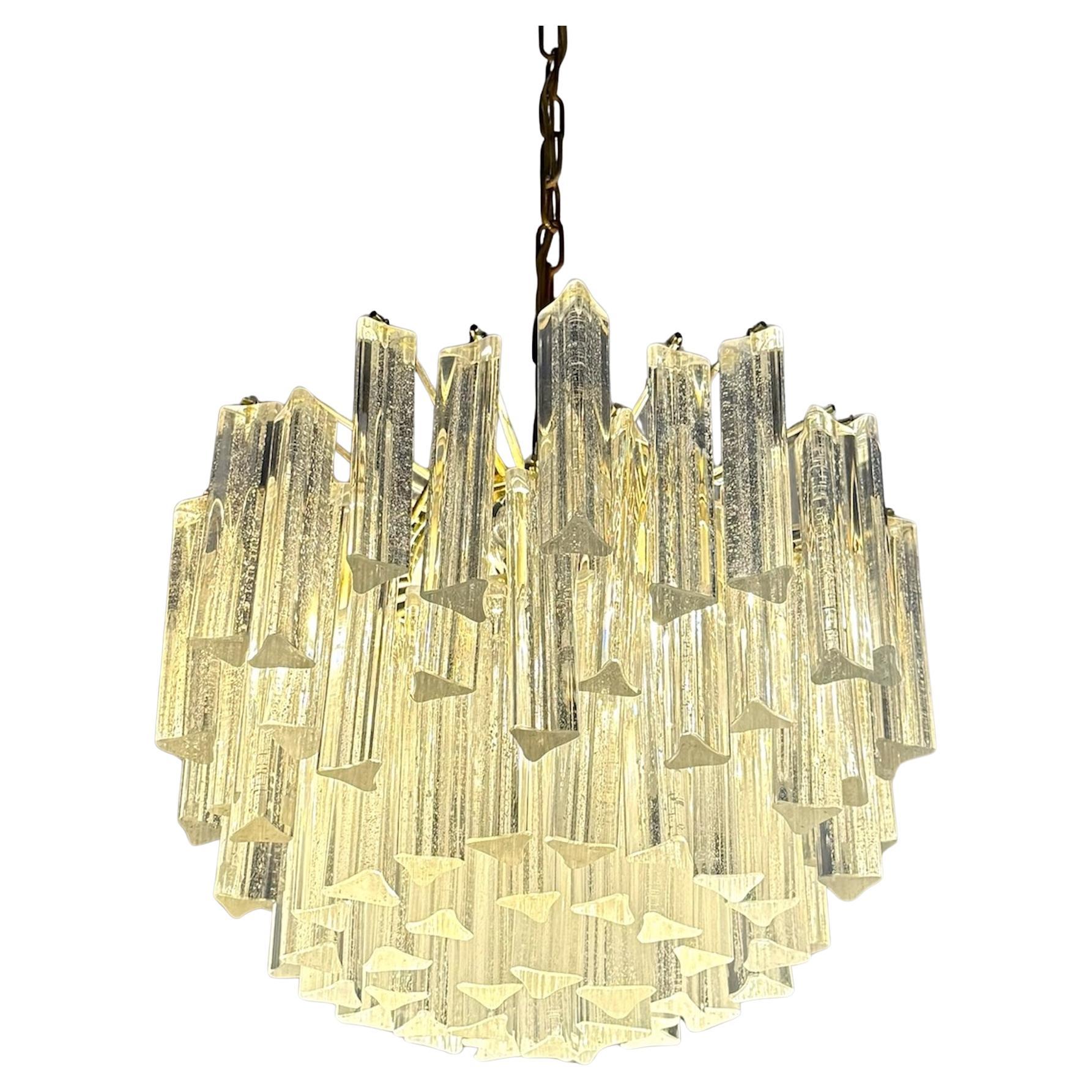 1970s Italian Murano Chandelier with Trilobal Glass Prisms and Chrome Frame in vendita