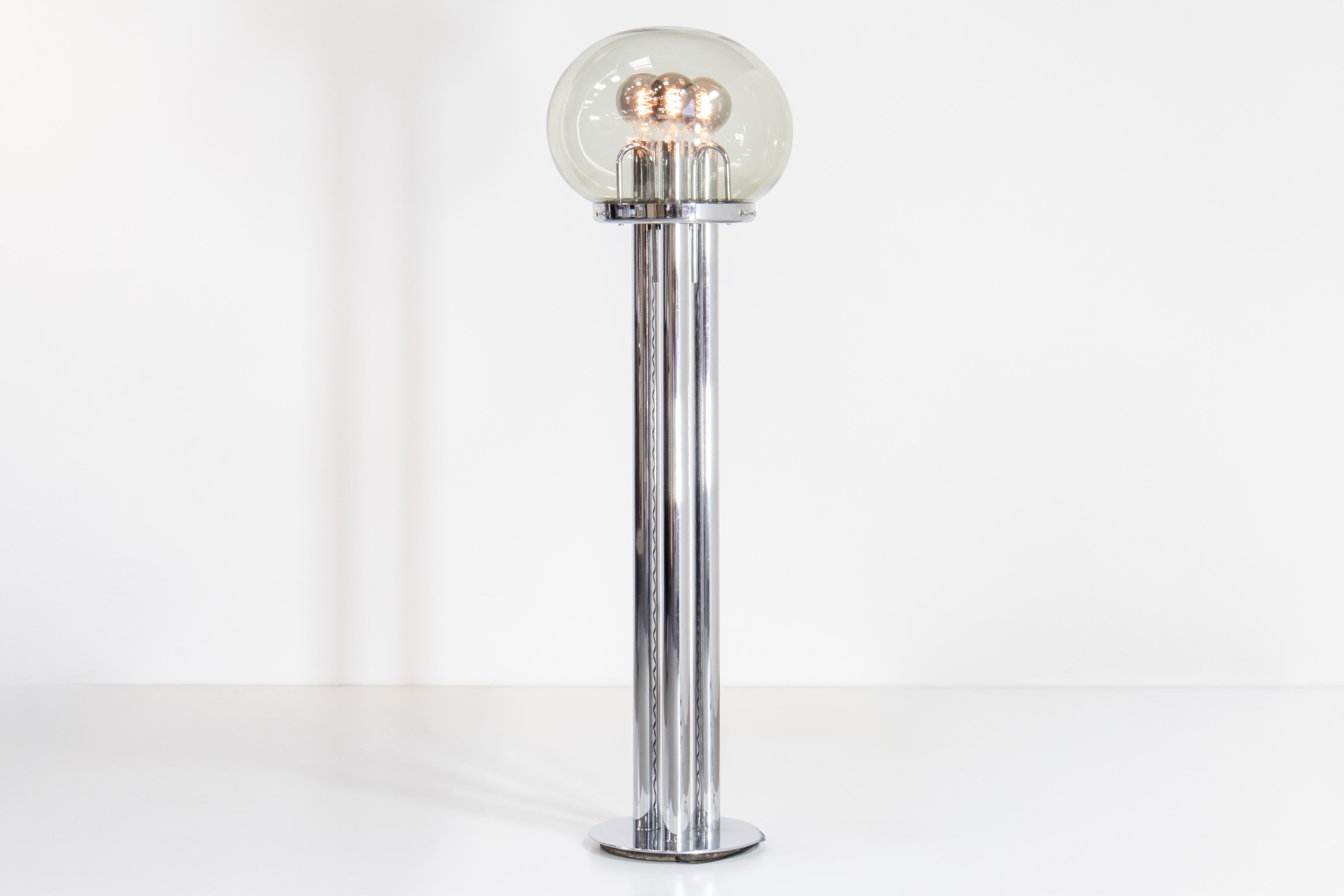 Lampada da terra in vetro di Murano e cromo Carlo Nason per Stilux, attribuita a Carlo Nason. In condizioni buone in vendita a Grand Cayman, KY