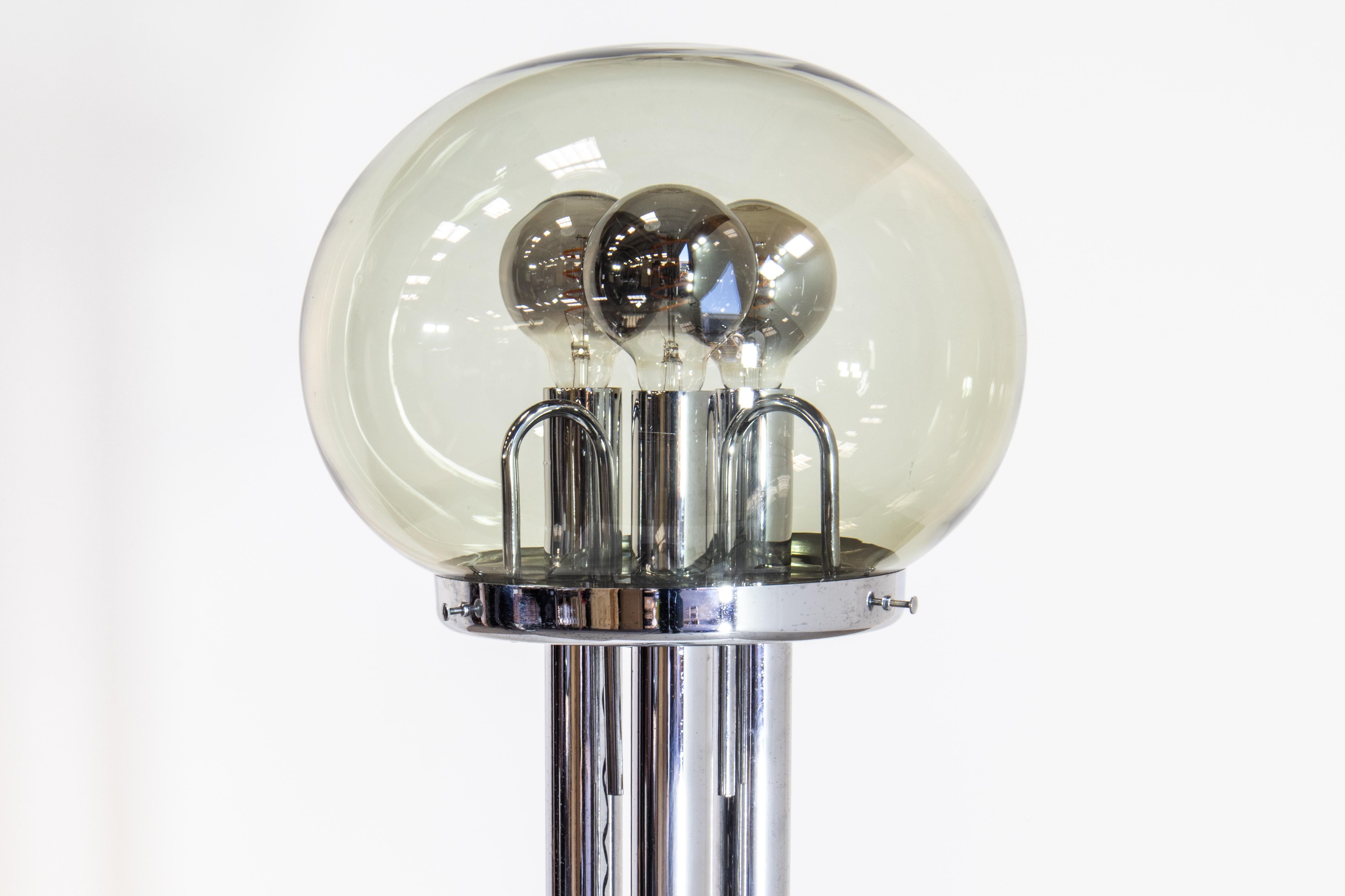 Metallo Lampada da terra in vetro di Murano e cromo Carlo Nason per Stilux, attribuita a Carlo Nason. in vendita