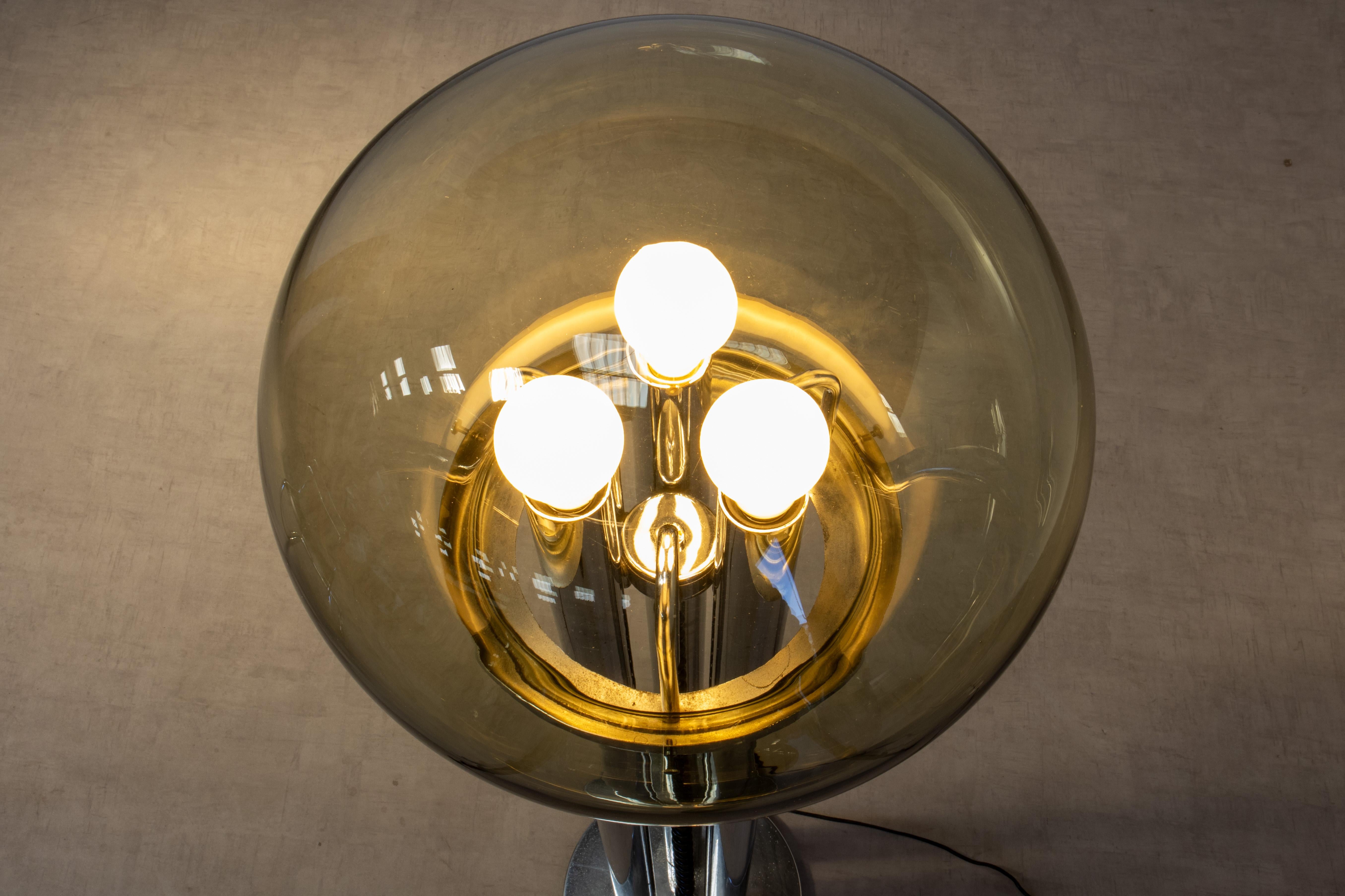 Lampada da terra in vetro di Murano e cromo Carlo Nason per Stilux, attribuita a Carlo Nason. in vendita 2
